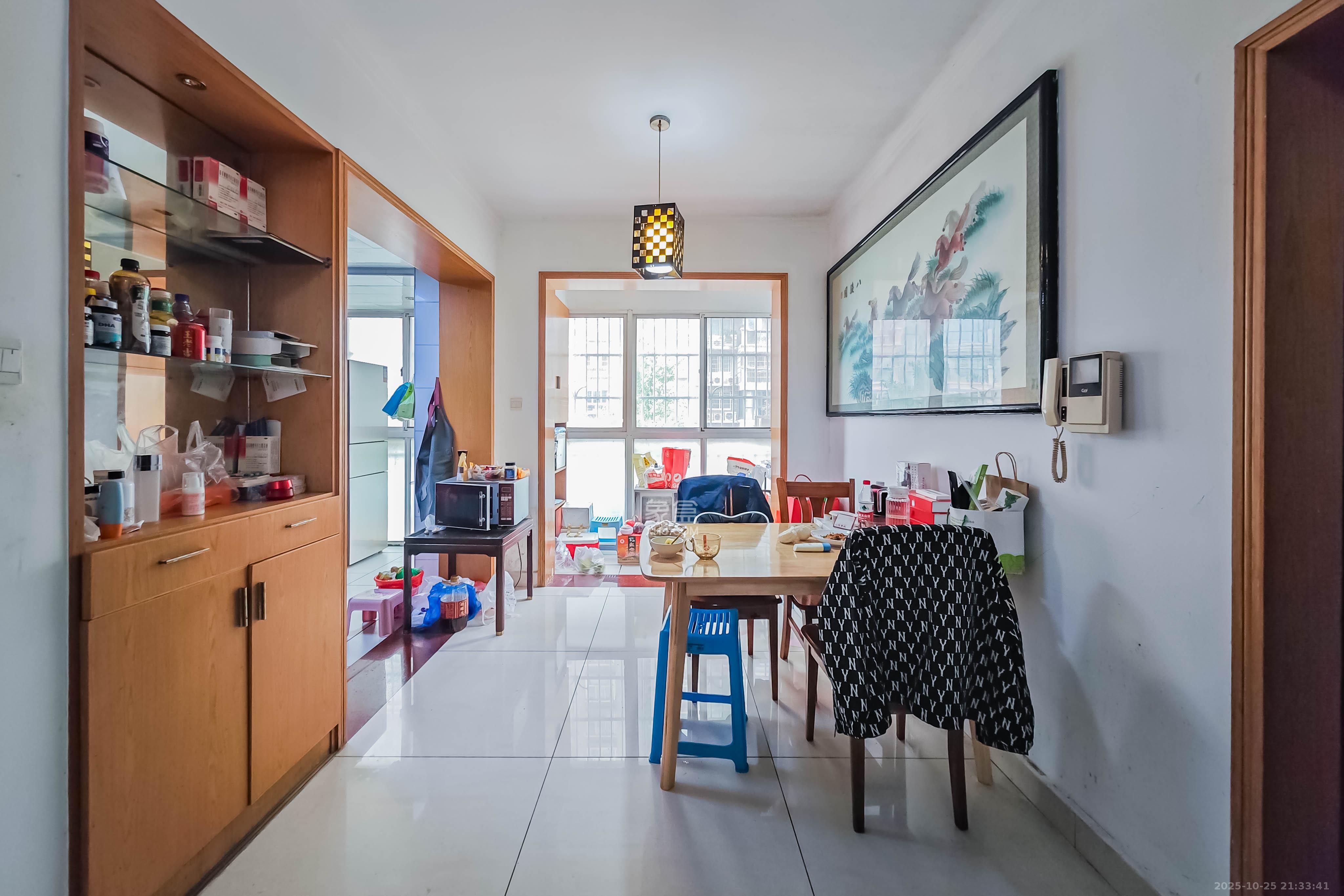 雅致名园  3室2厅2卫    205.0万 雅致名园  3室2厅2卫    205.0万客厅