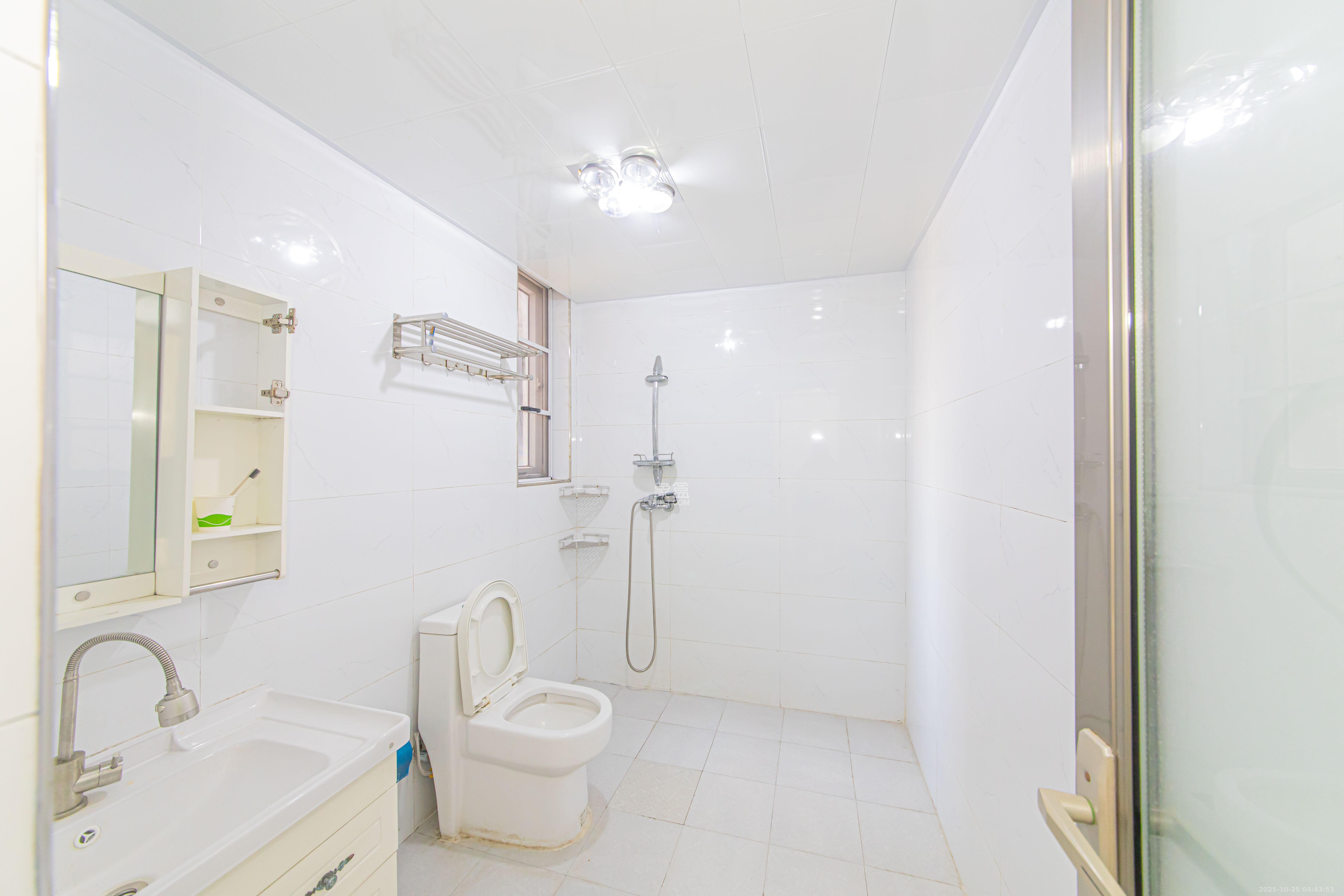 万鑫嘉园(万鑫阳光嘉园) 4室2厅2卫 75.0万 万鑫嘉园(万鑫阳光嘉园) 4室2厅2卫 75.0万卫生间