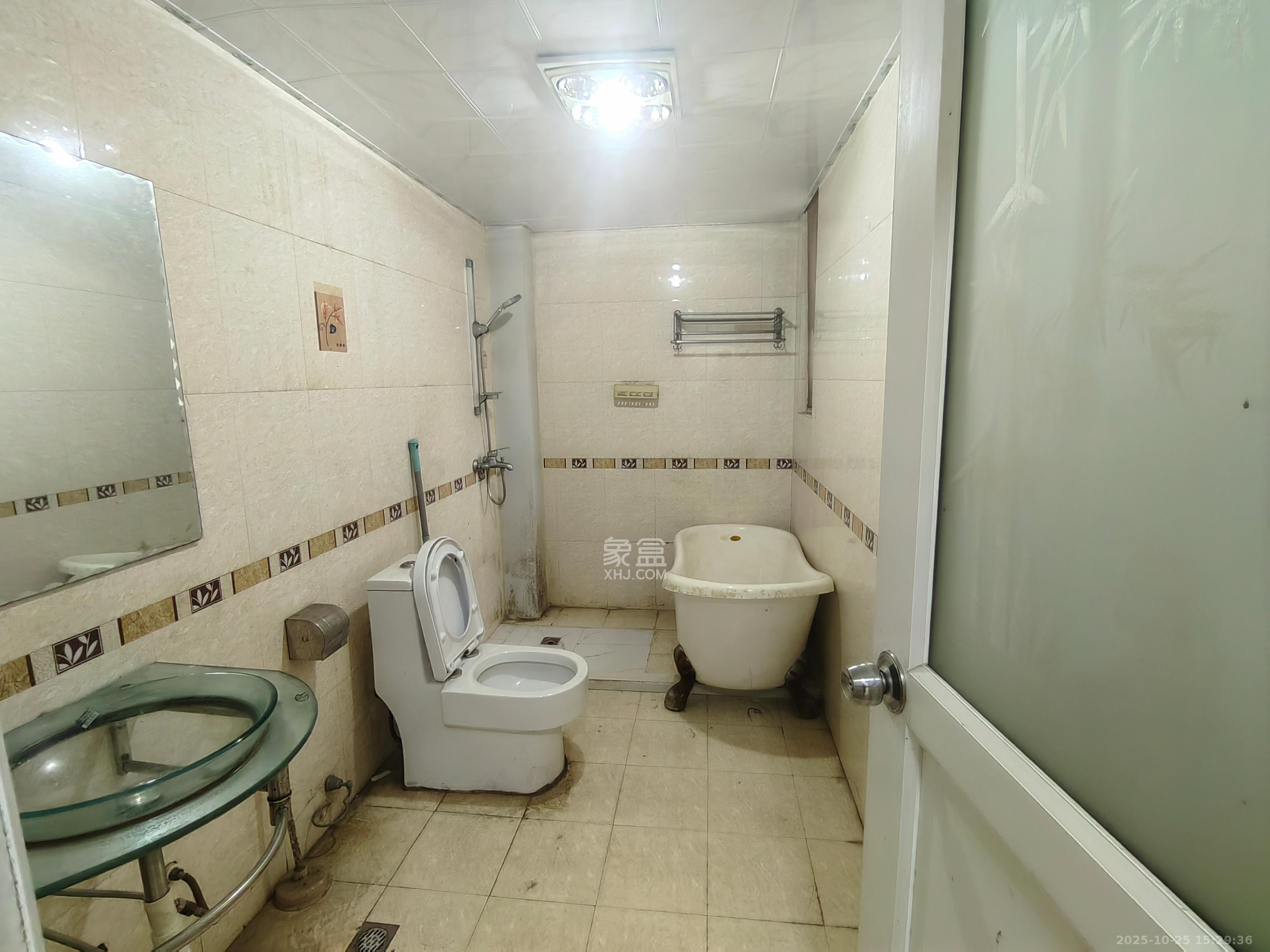 创业乐园  3室2厅2卫    1400.0元/月室内图