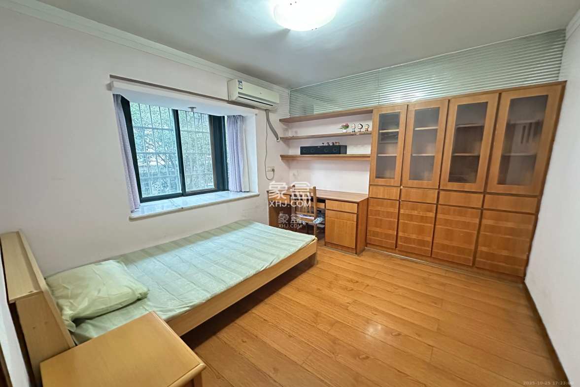 华丽家族 1室1厅1卫 750.0元/月 华丽家族 1室1厅1卫 750.0元/月室内图