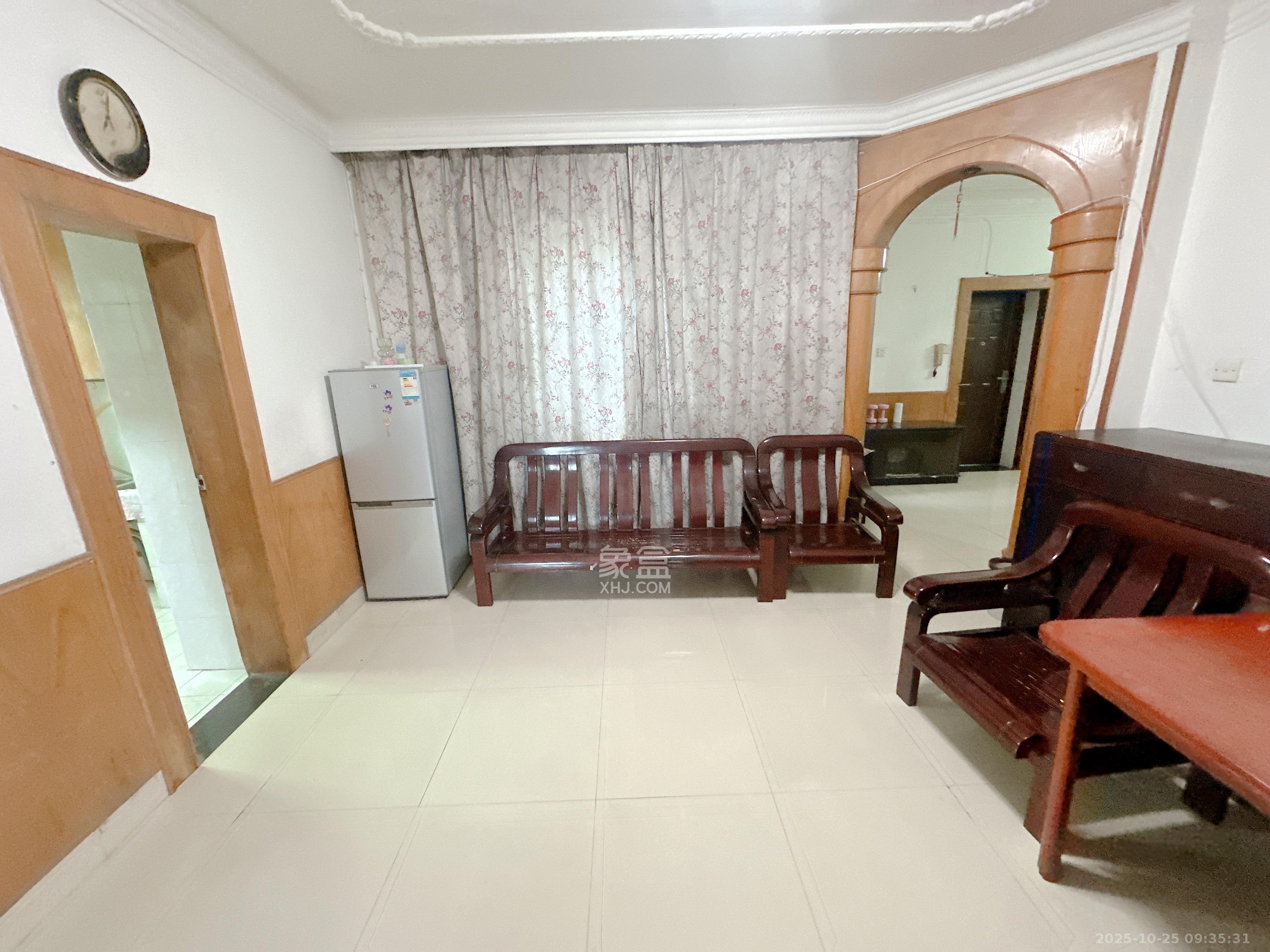 省粮食局宿舍北院  3室2厅1卫    2500.0元/月 省粮食局宿舍北院  3室2厅1卫    2500.0元/月室内图