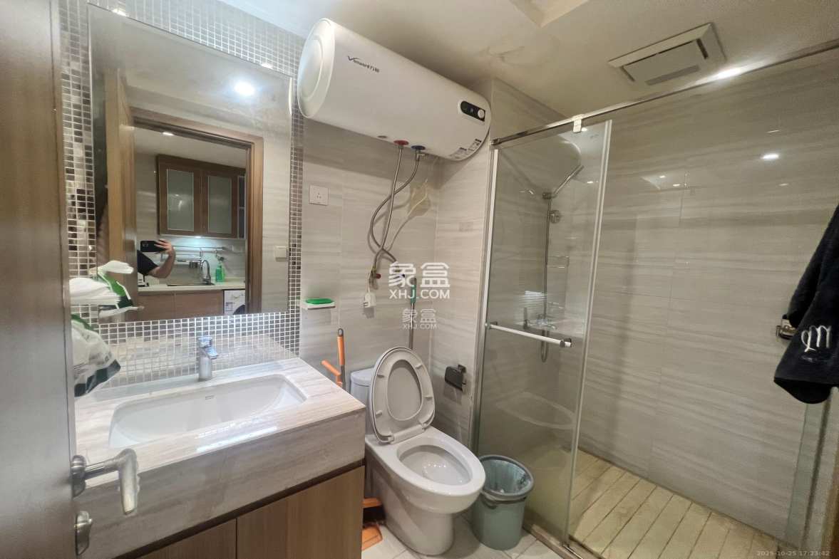 恒大国际广场  1室1厅1卫    1800.0元/月 恒大国际广场  1室1厅1卫    1800.0元/月室内图1