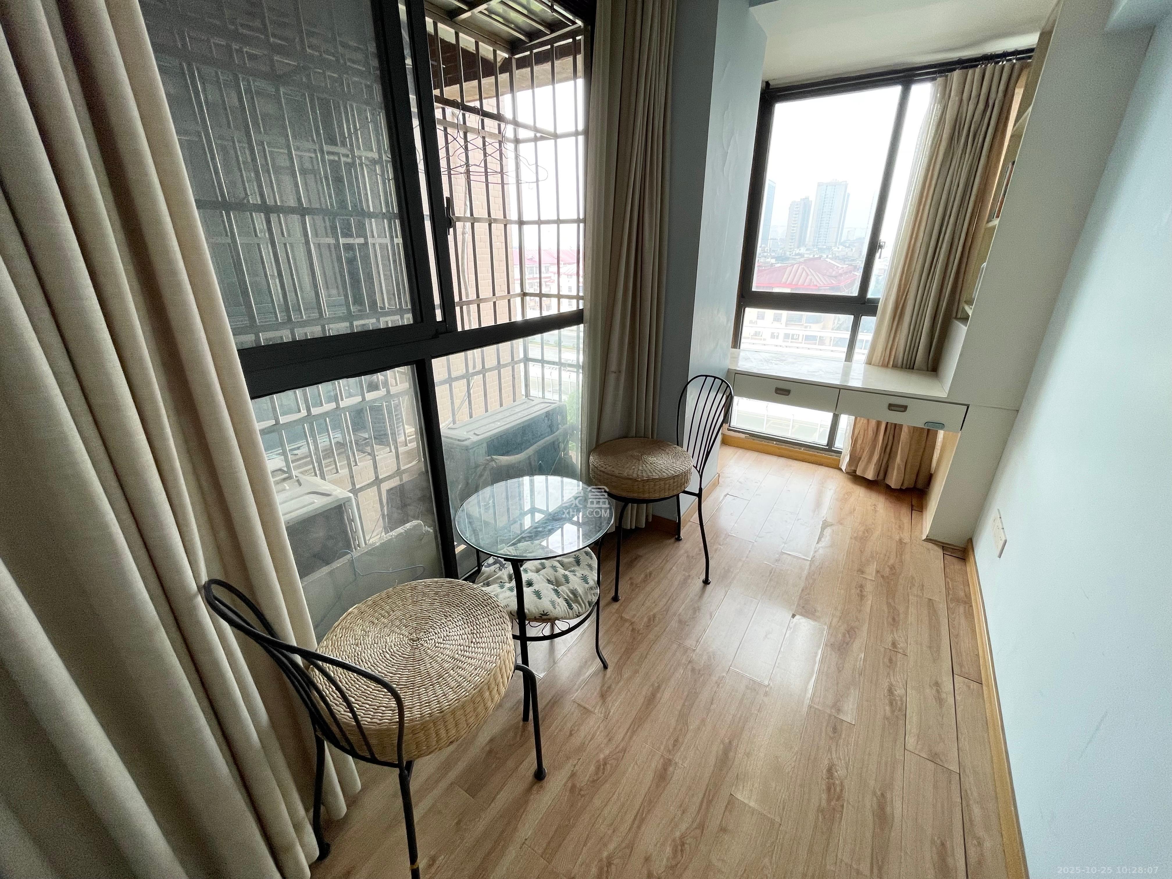 红公馆(前程丽景大厦)  1室2厅1卫    2000.0元/月 红公馆(前程丽景大厦)  1室2厅1卫    2000.0元/月室内图