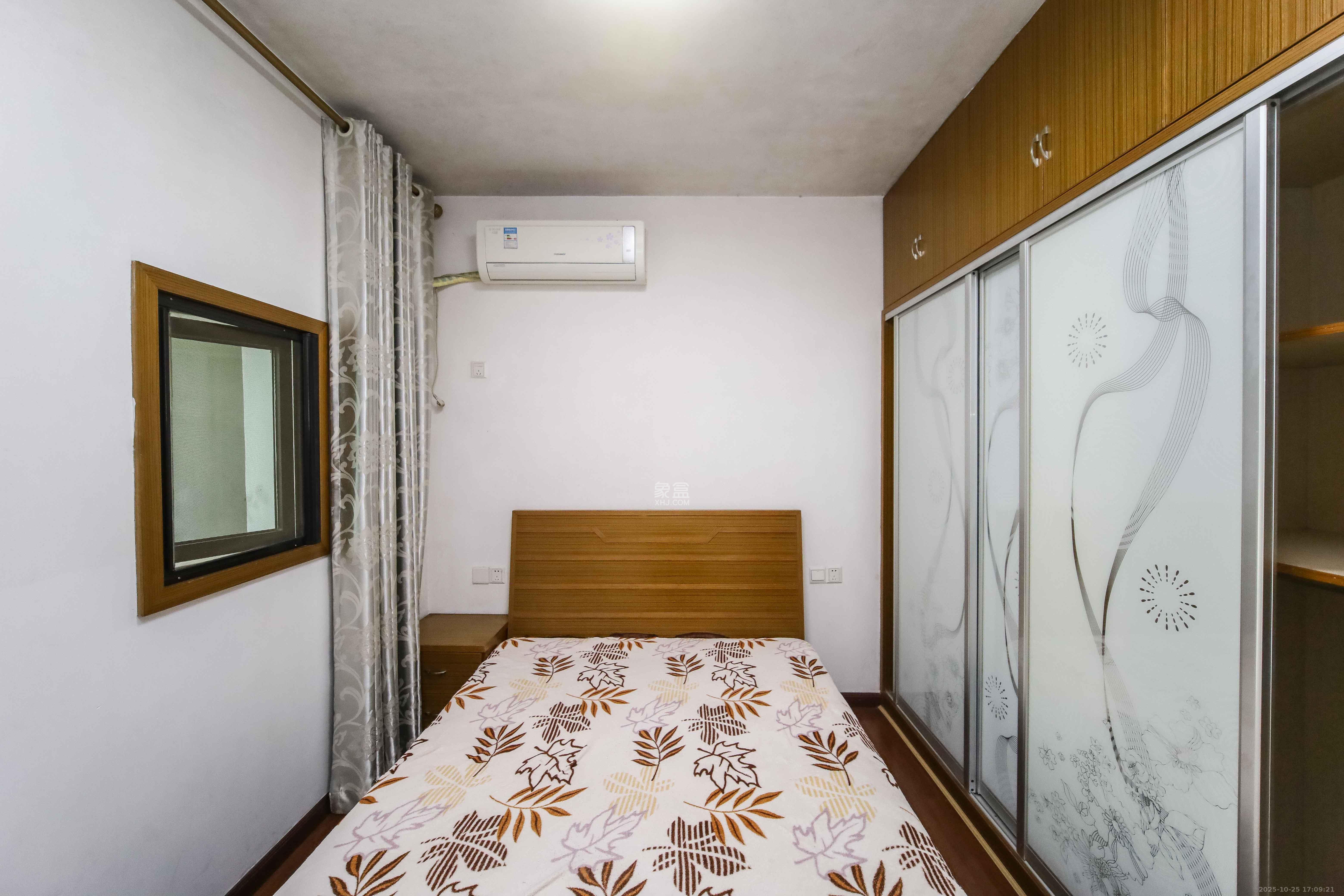 西街花园  3室2厅2卫    135.0万卧室