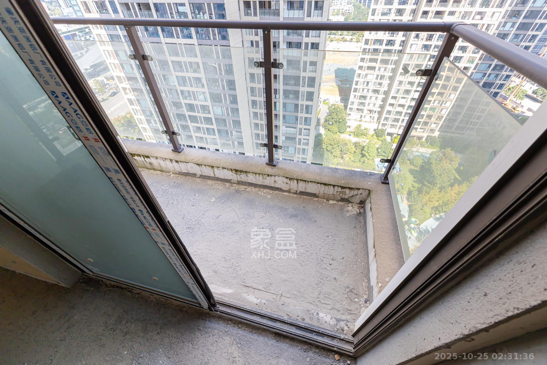 润和湘江天地C区  4室2厅2卫    160.0万阳台