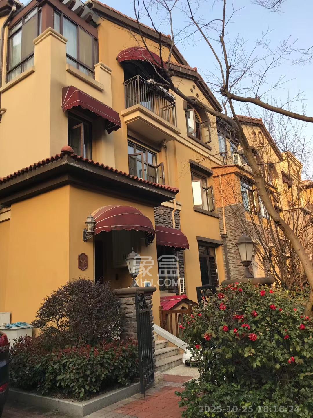 金地三千府(金地湖山樾、金地自在城)  5室2厅3卫    9000.0元/月 金地三千府(金地湖山樾、金地自在城)  5室2厅3卫    9000.0元/月