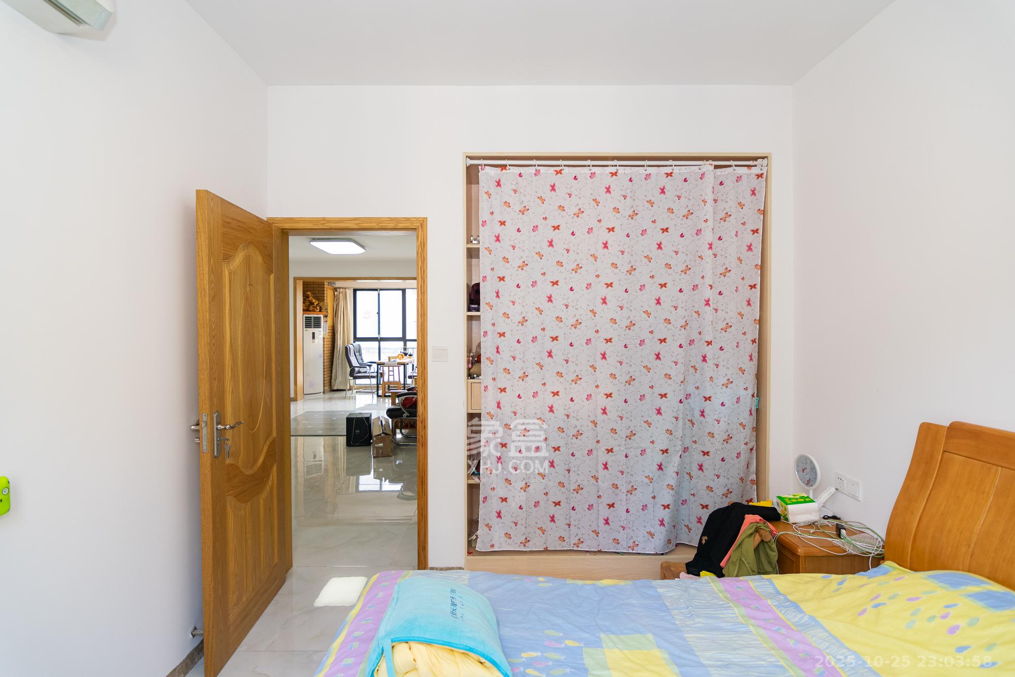 澳海澜庭  2室2厅1卫    43.0万卧室