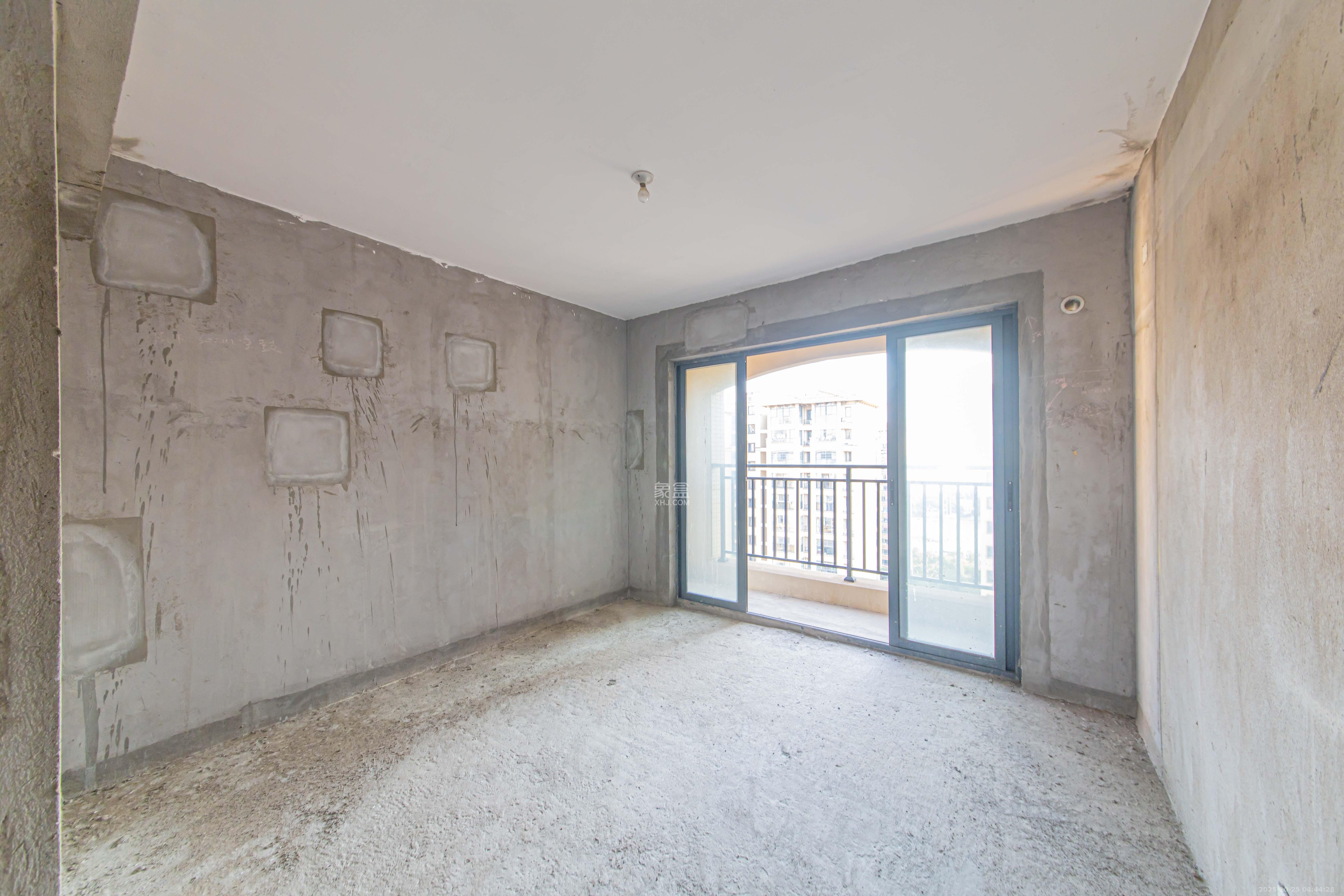 中建芙蓉嘉苑  4室2厅2卫    128.0万卧室