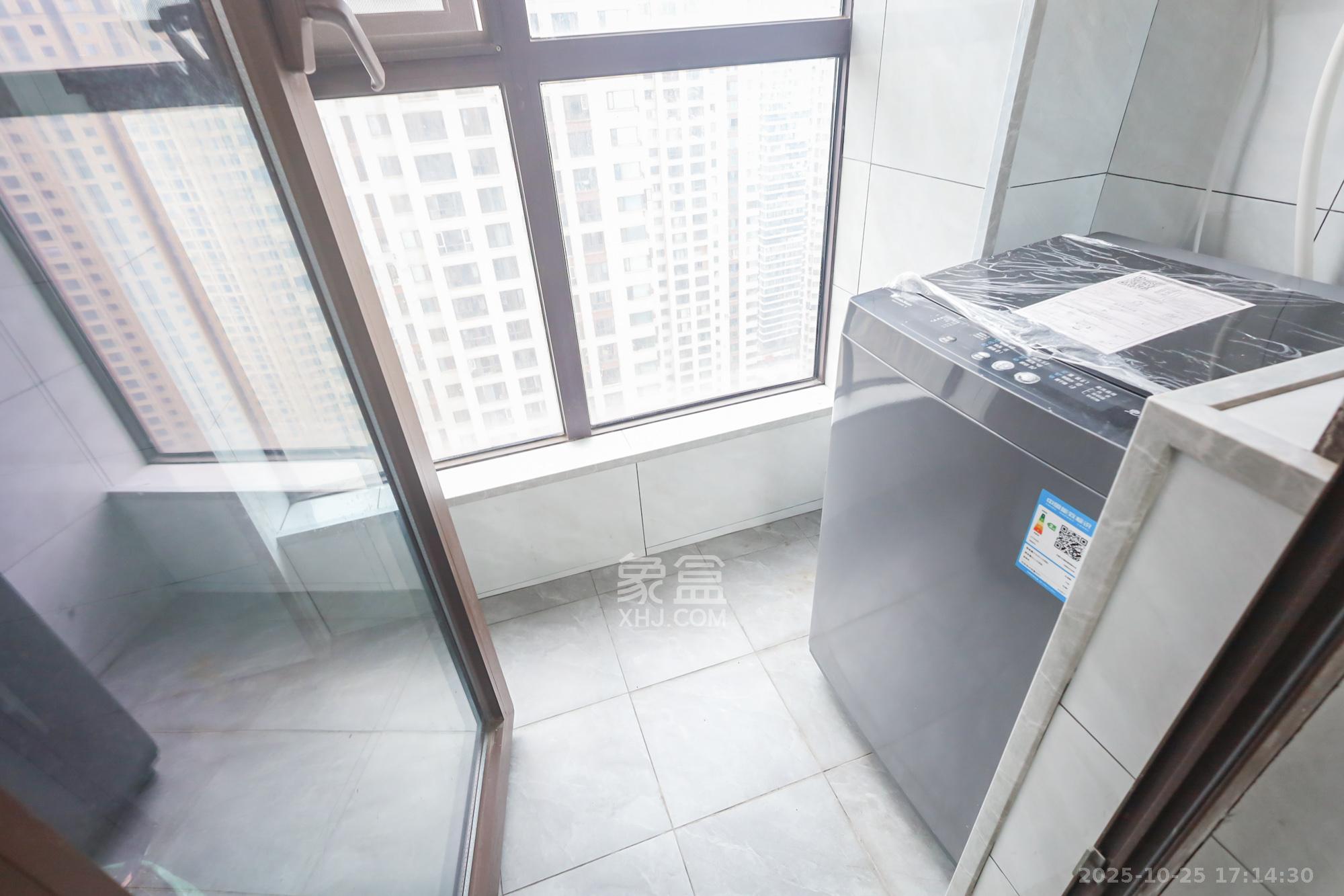 保利西海岸A区  4室2厅2卫    260.0万阳台