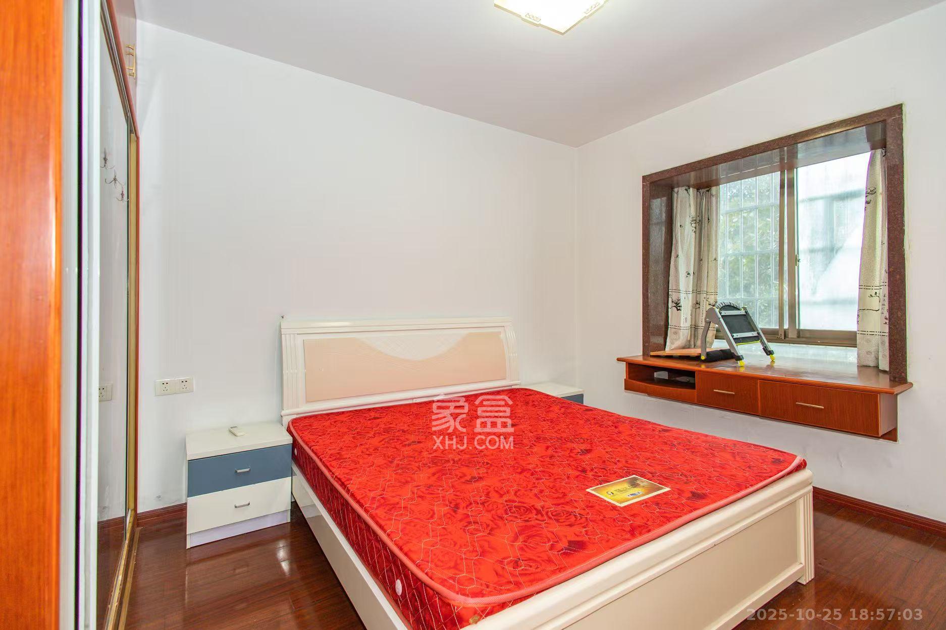 卧龙居国际村  3室2厅1卫    2200.0元/月 卧龙居国际村  3室2厅1卫    2200.0元/月室内图