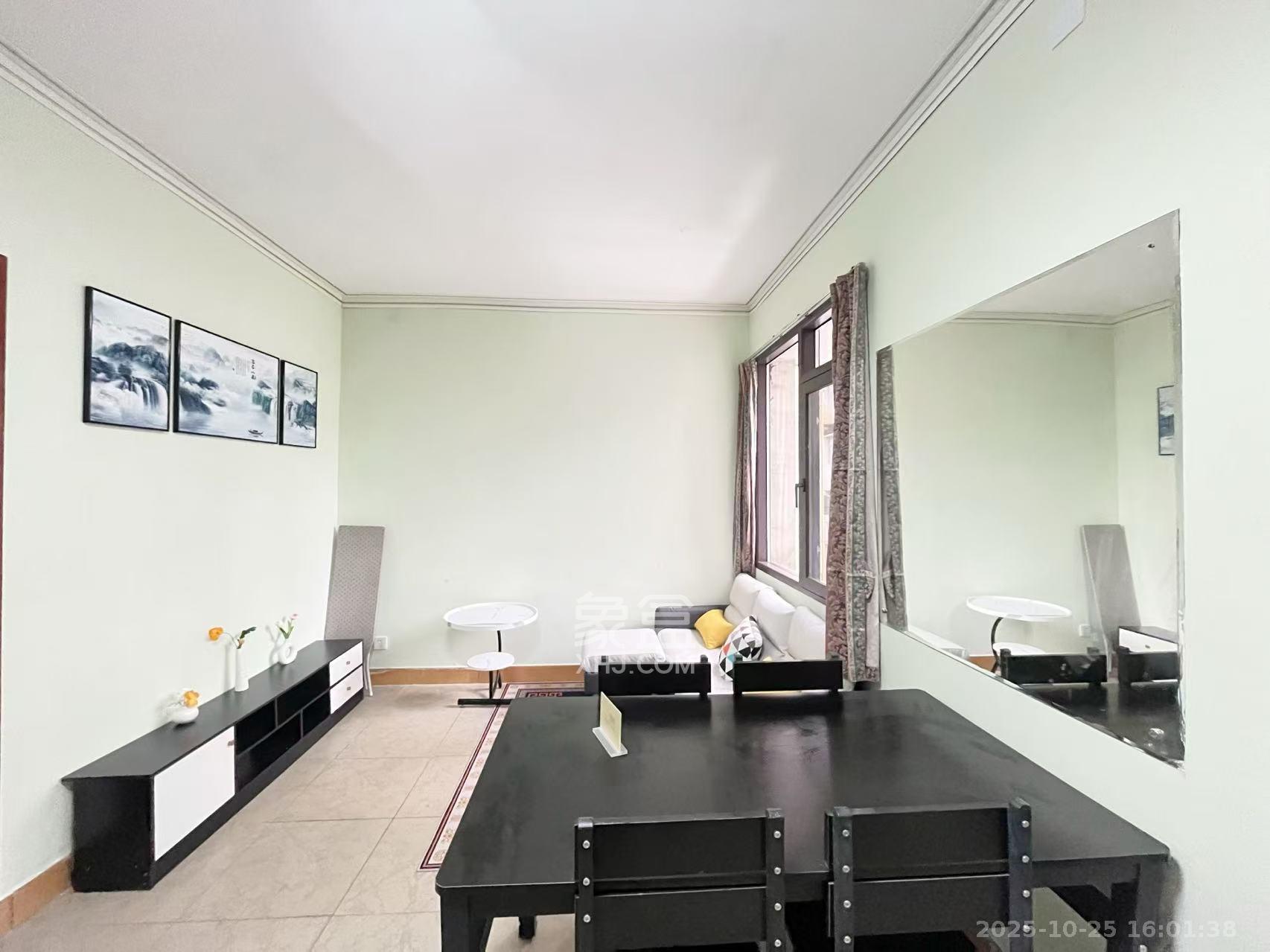 湖南警察学院白云路宿舍区  2室2厅1卫    1900.0元/月 湖南警察学院白云路宿舍区  2室2厅1卫    1900.0元/月室内图