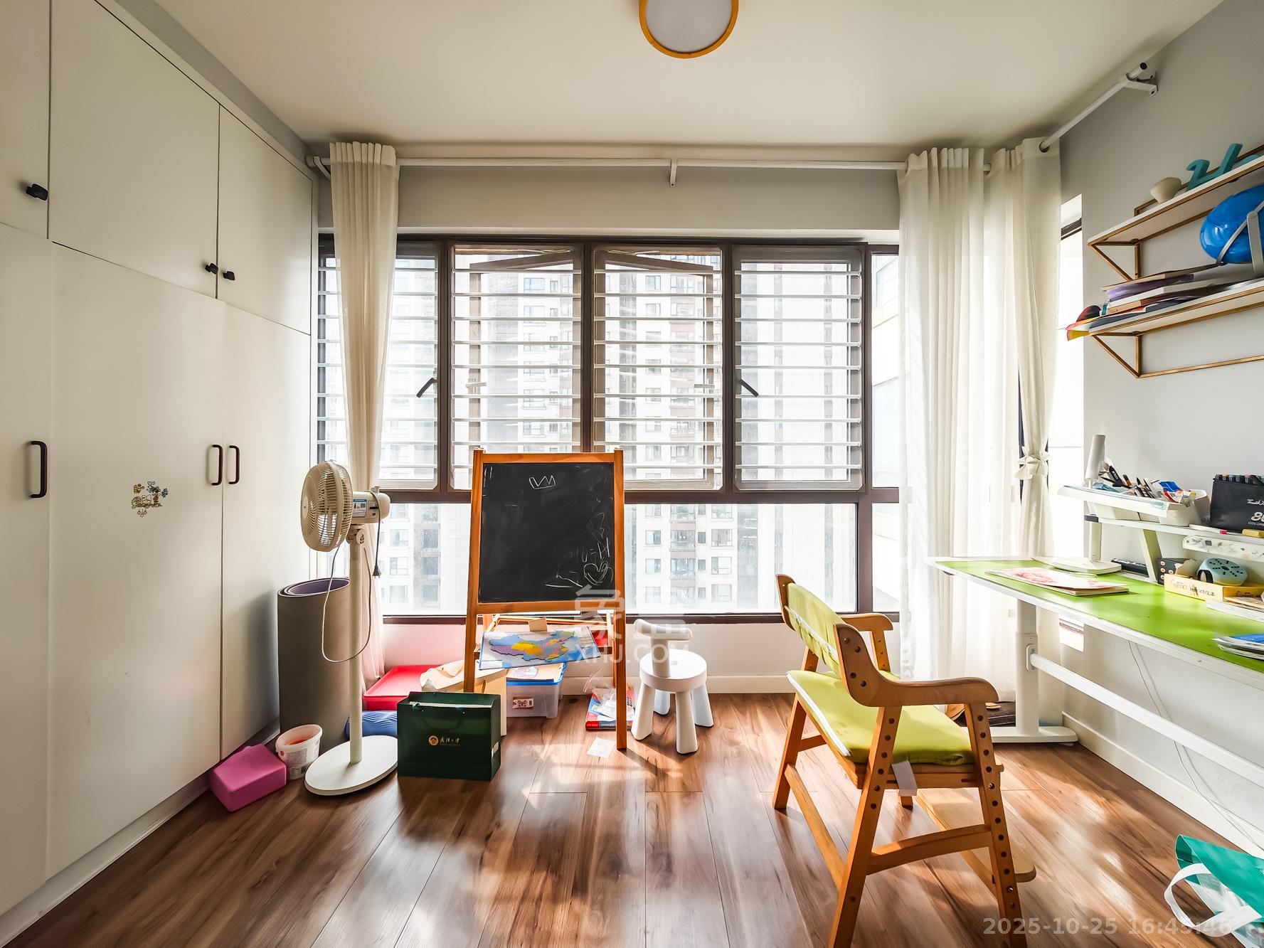 山语城三期  3室2厅2卫    83.0万阳台