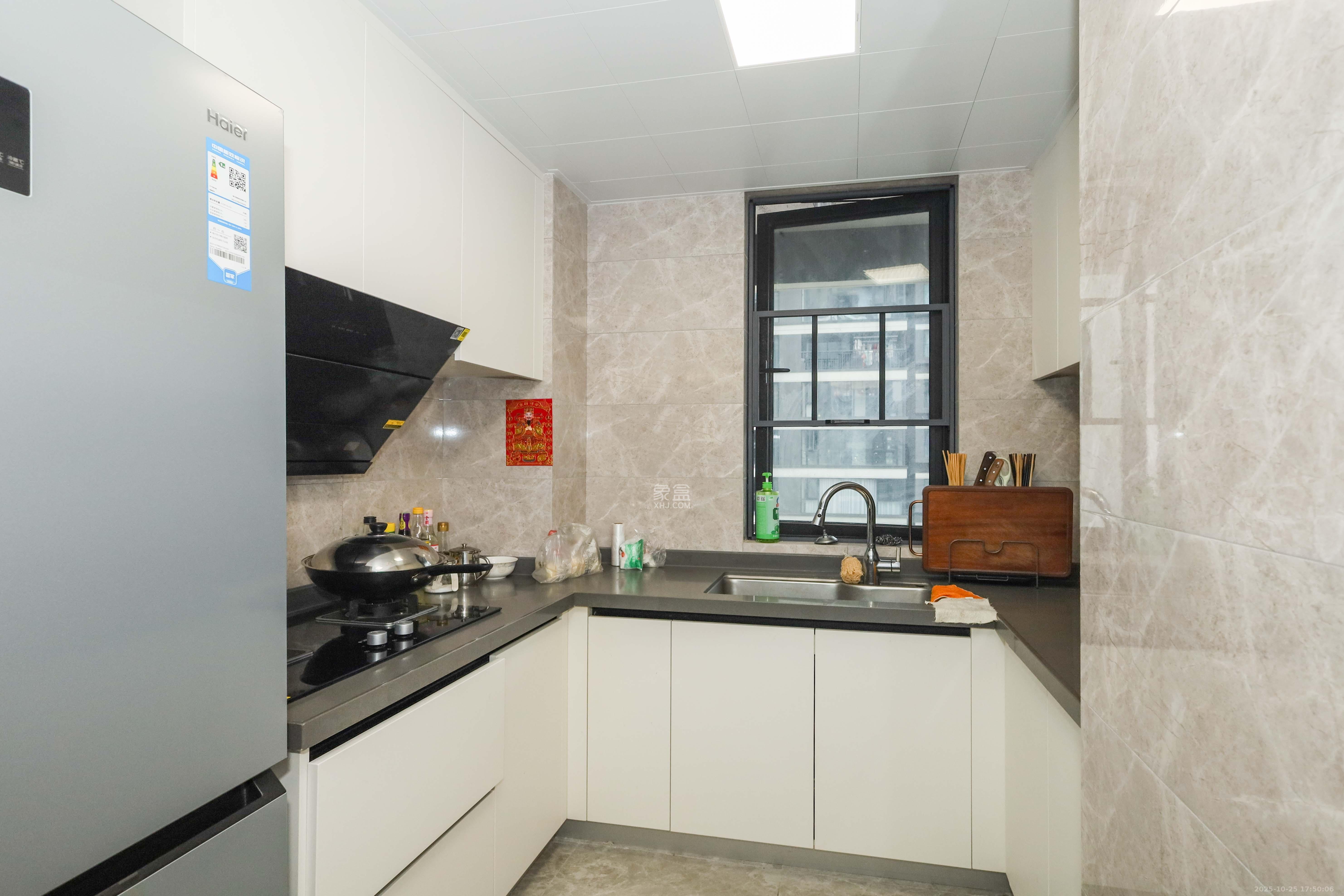 旭辉铂宸府  4室2厅2卫    158.0万 旭辉铂宸府  4室2厅2卫    158.0万厨房