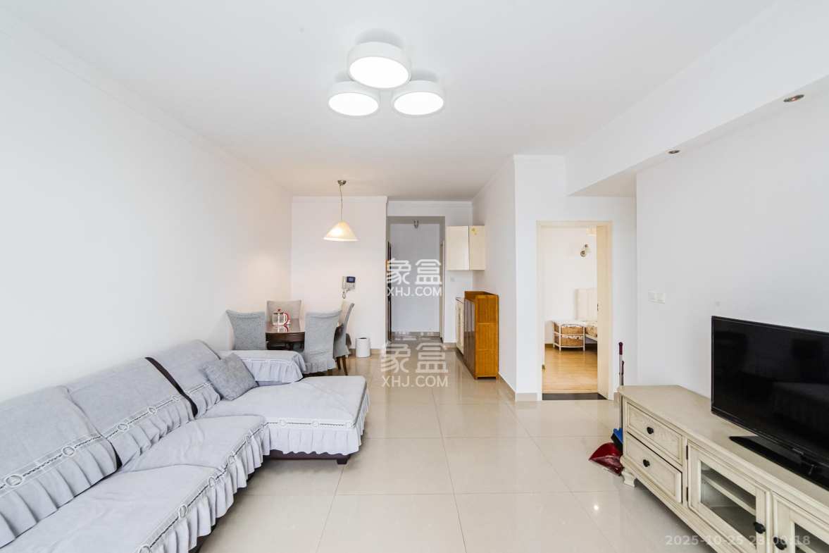 顺天黄金海岸  2室1厅1卫    70.0万 顺天黄金海岸  2室1厅1卫    70.0万客厅