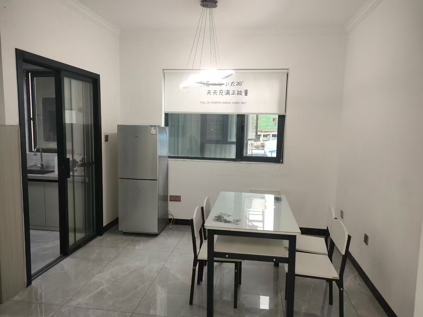 靛达广场  3室2厅2卫    2100.0元/月室内图