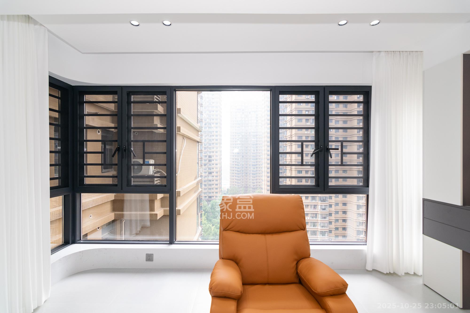 润和长郡(润和紫郡二三期) 5室2厅2卫 137.0万 润和长郡(润和紫郡二三期) 5室2厅2卫 137.0万阳台