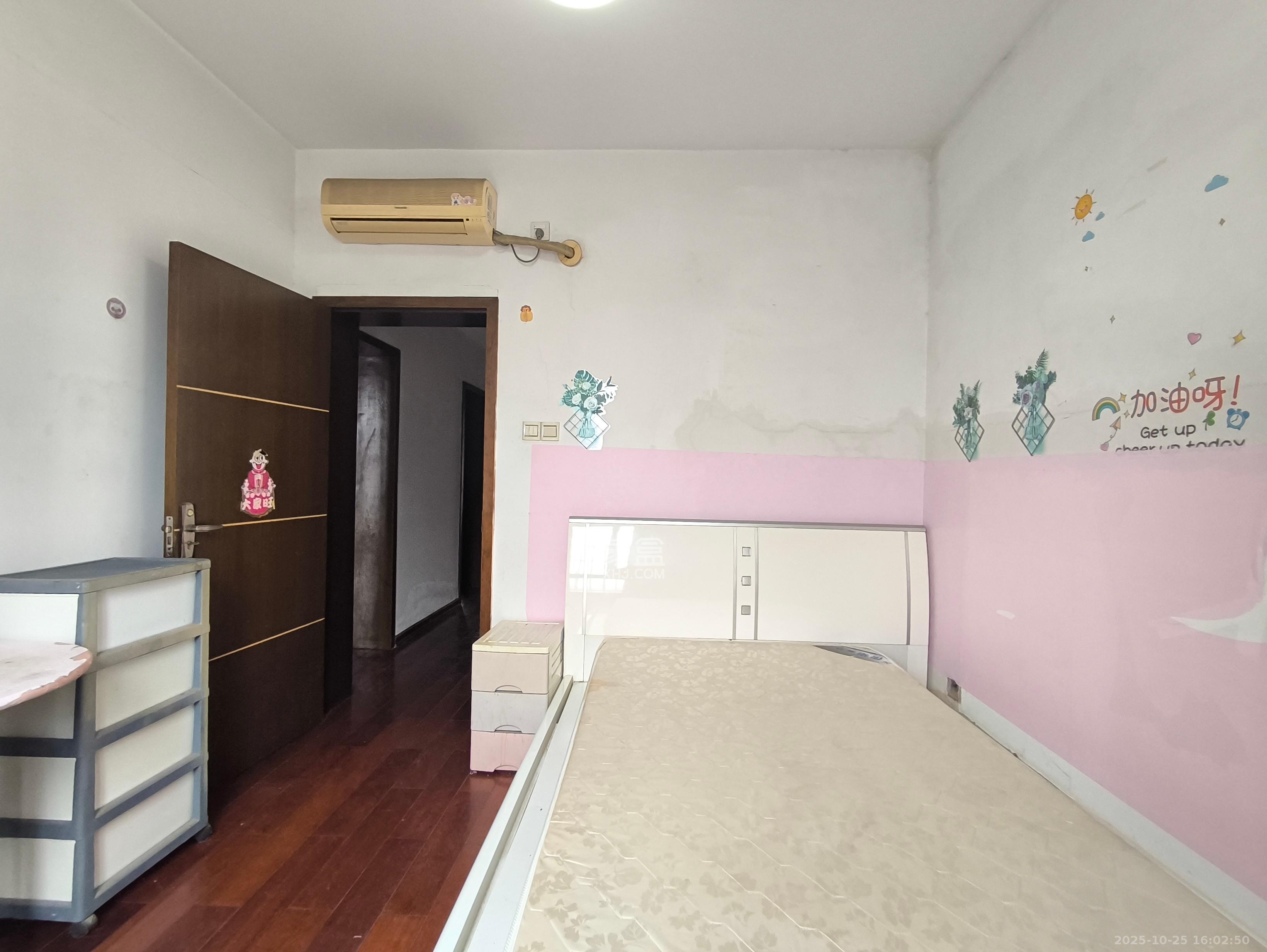 四季阳光花城  3室2厅2卫    3500.0元/月室内图