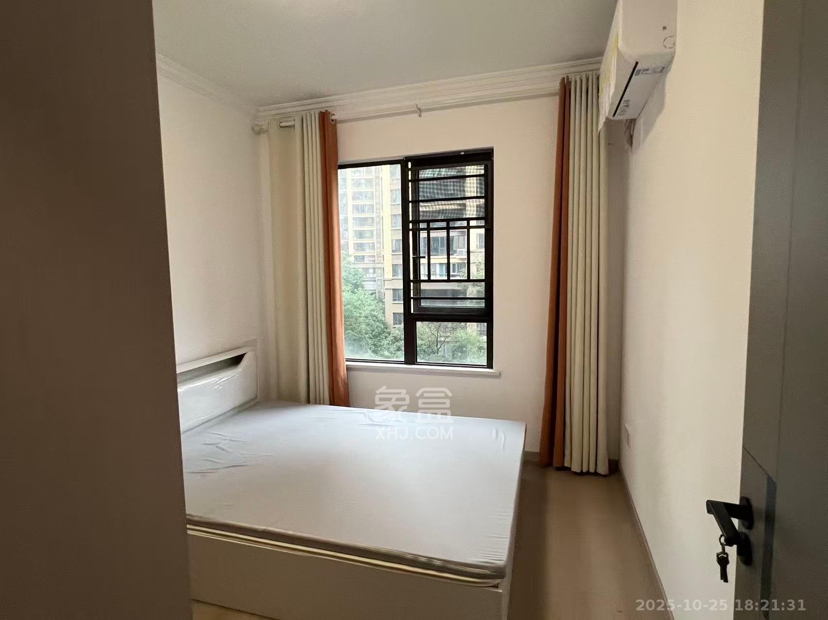 龙湖璟宸原著（龙湖紫宸）  4室2厅2卫    2400.0元/月室内图