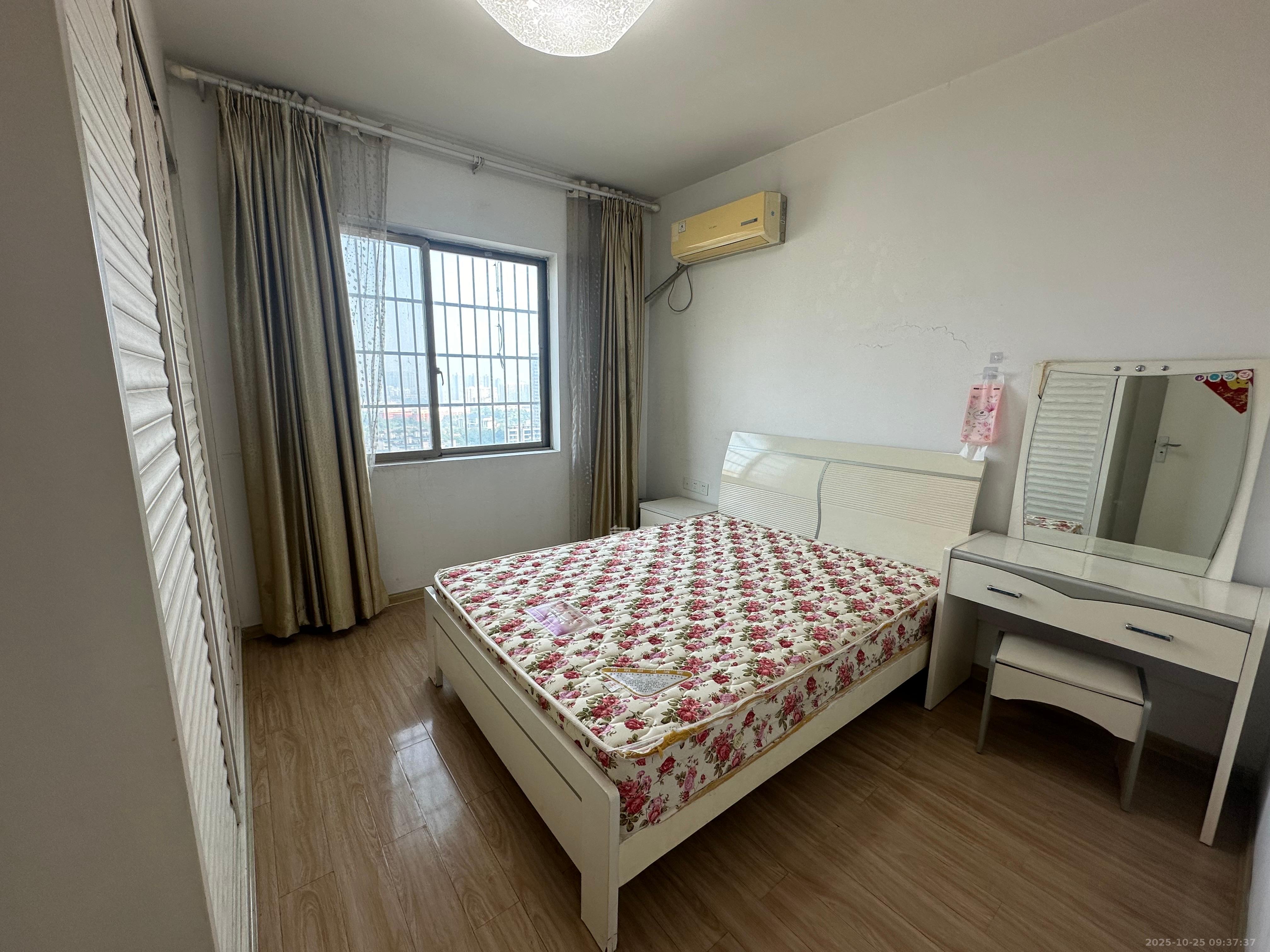 香颂国际  2室1厅1卫    1800.0元/月 香颂国际  2室1厅1卫    1800.0元/月室内图