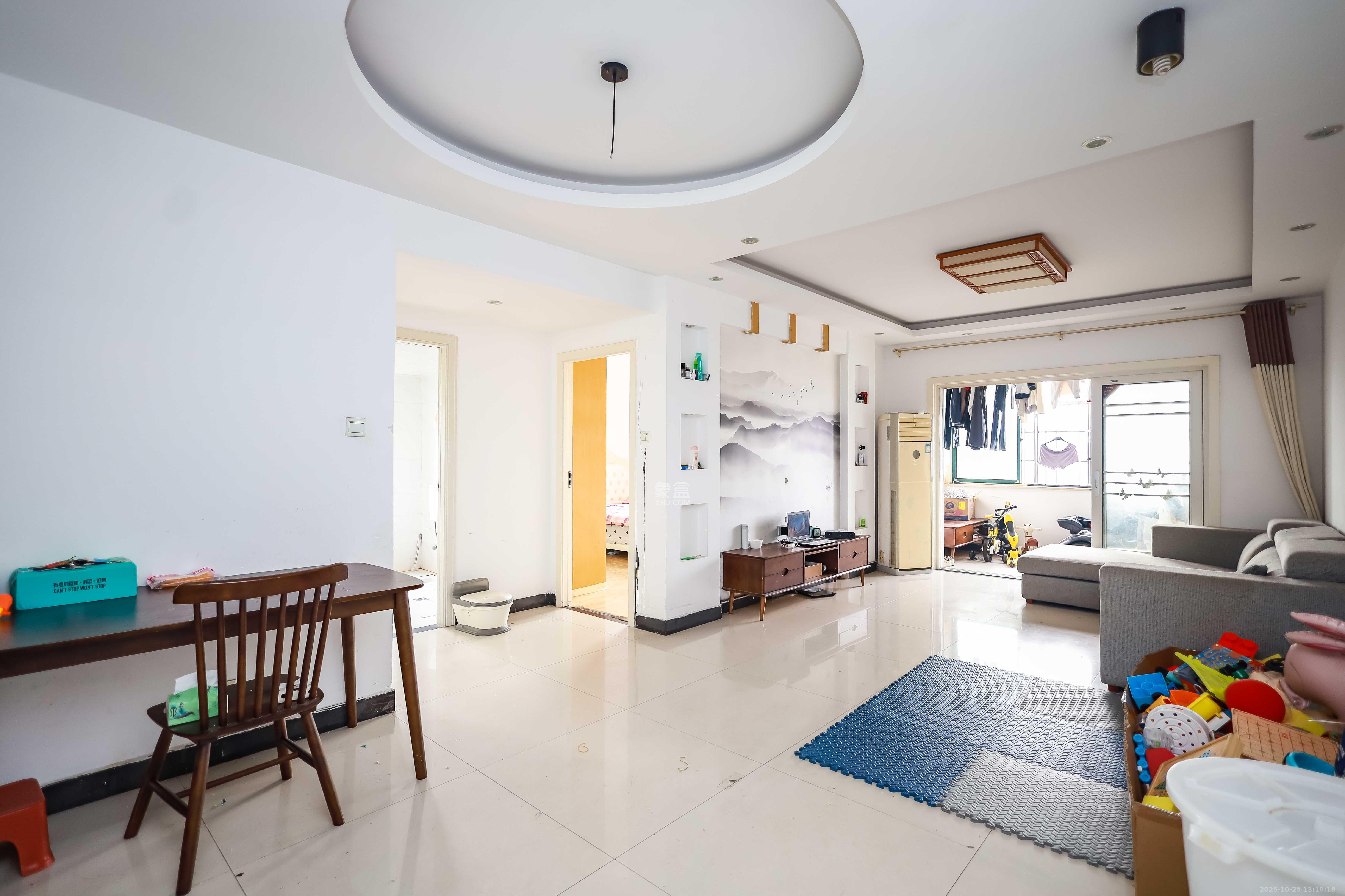 诚兴园 2室2厅1卫 65.0万 诚兴园 2室2厅1卫 65.0万客厅