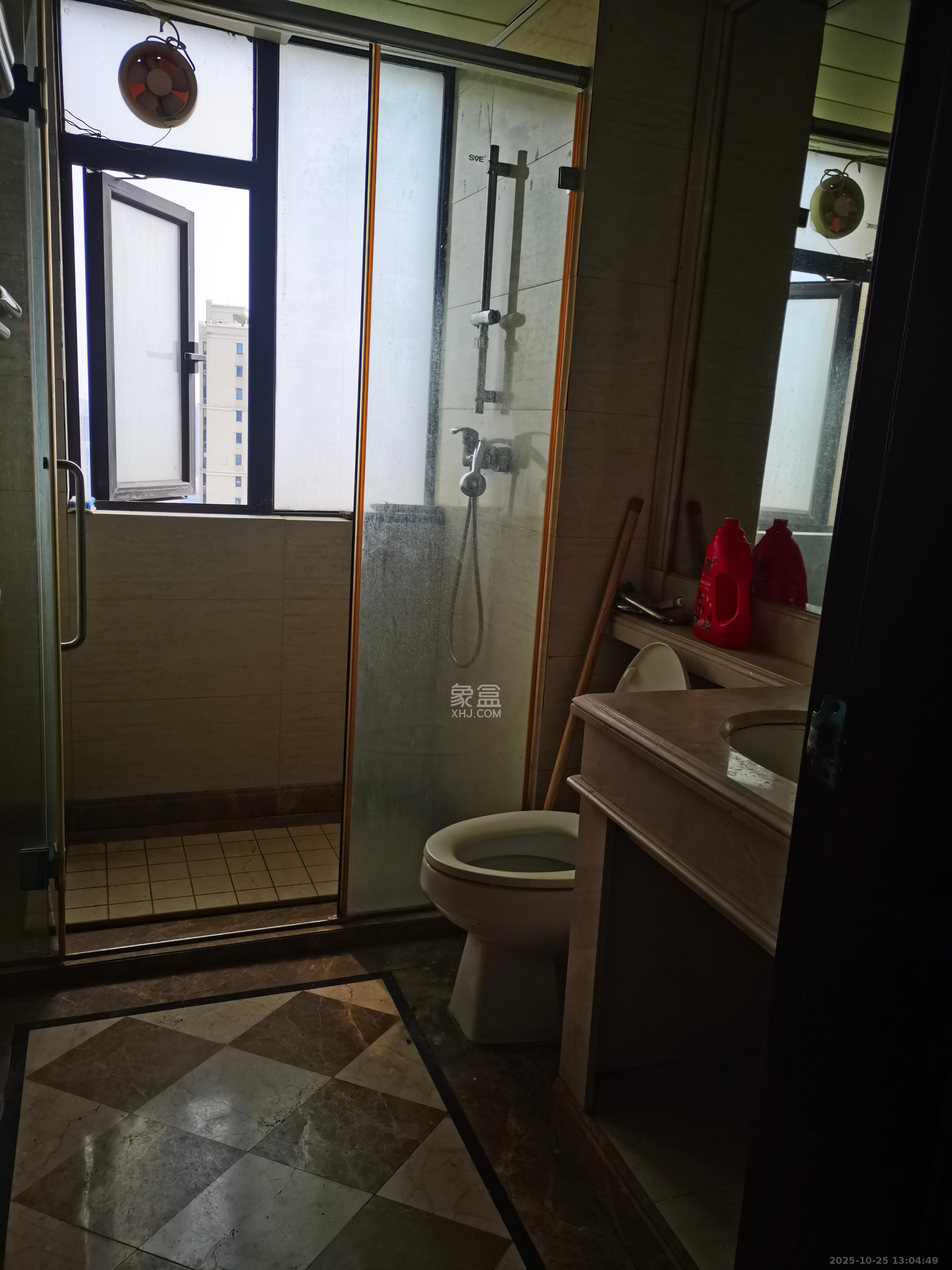 中海国际一期  4室2厅2卫    2500.0元/月室内图