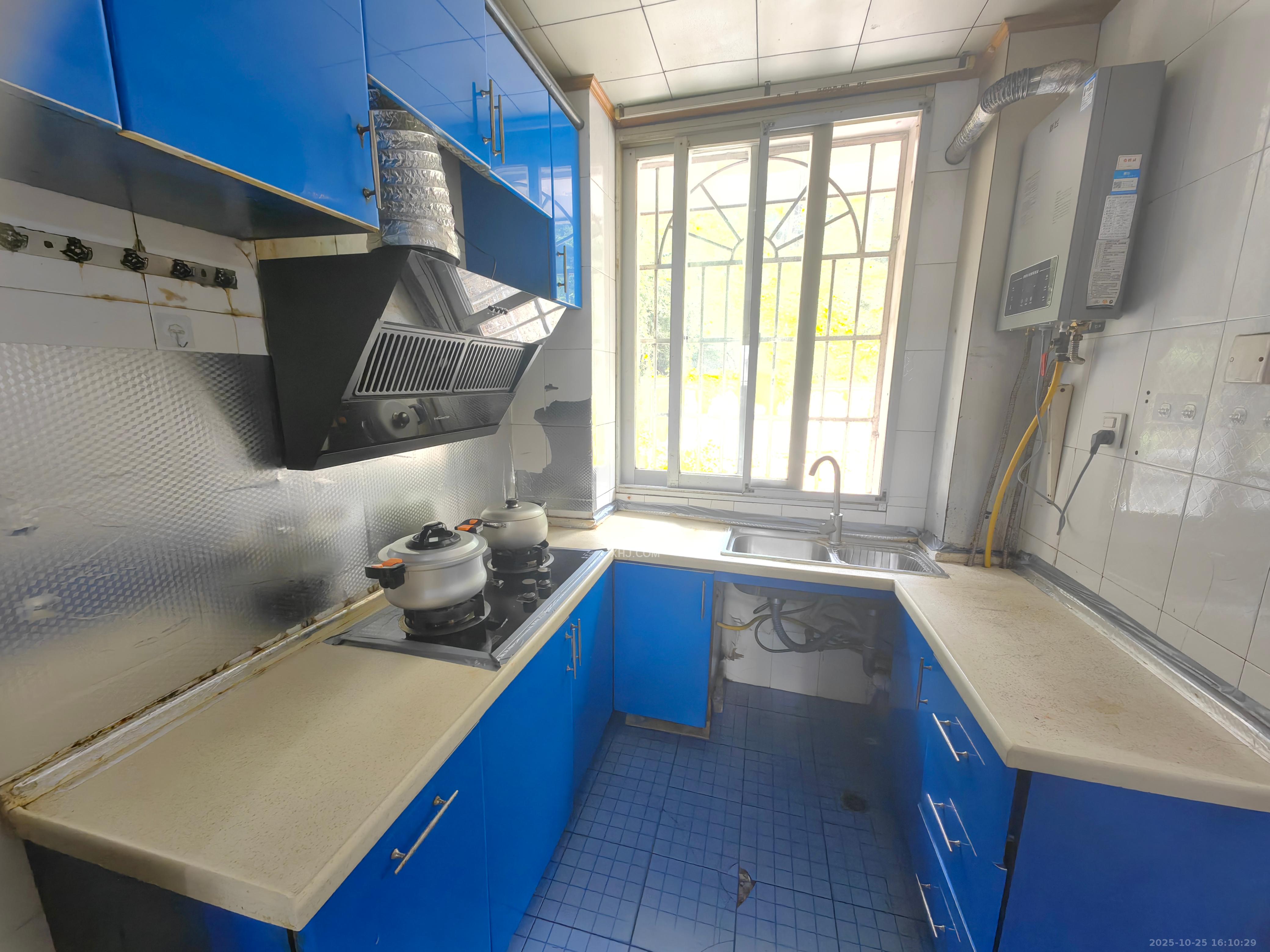 塔松小区  2室1厅1卫    1500.0元/月 塔松小区  2室1厅1卫    1500.0元/月室内图1