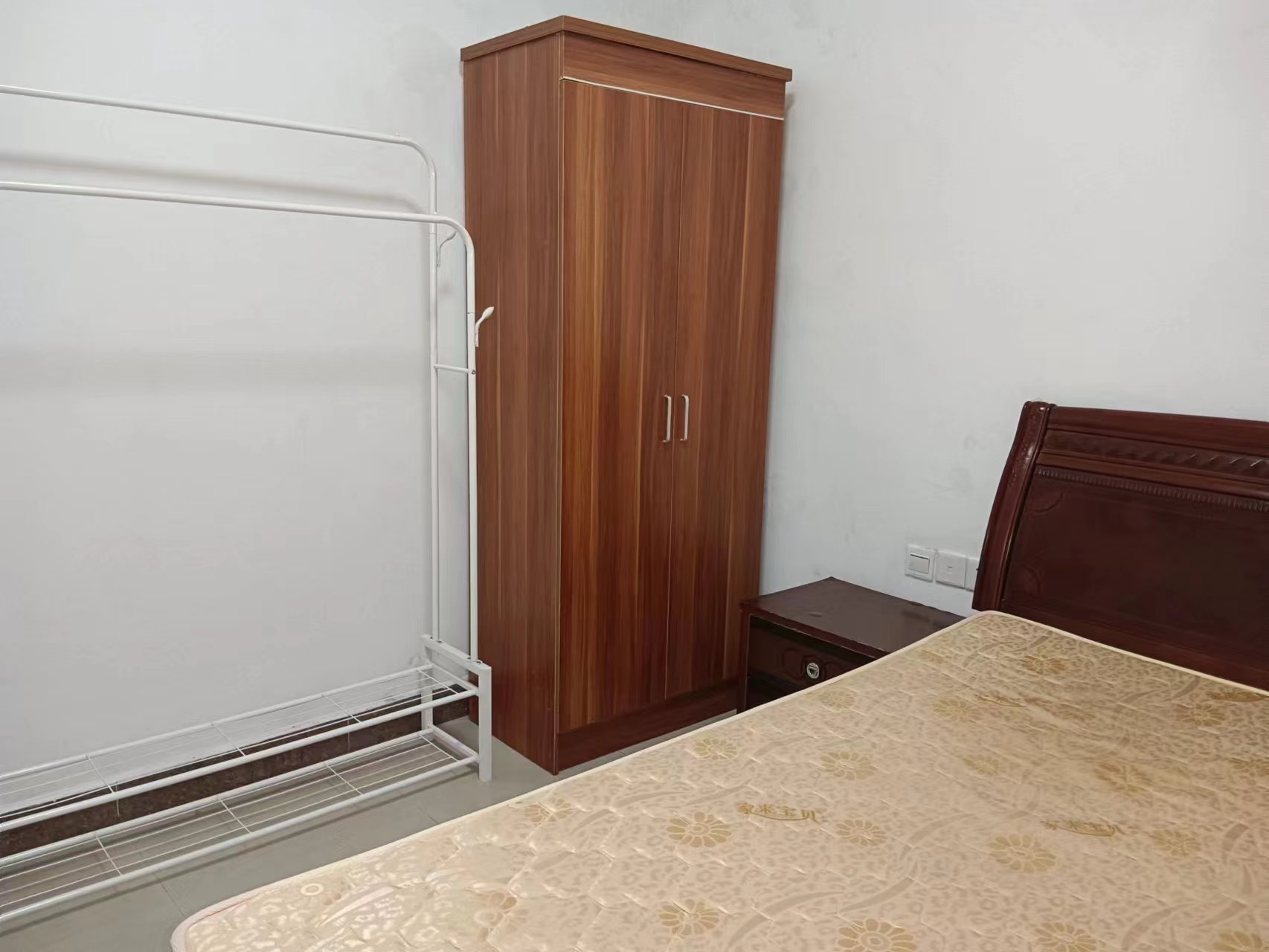 华新商业大厦 1室1厅1卫 1400.0元/月 华新商业大厦 1室1厅1卫 1400.0元/月室内图