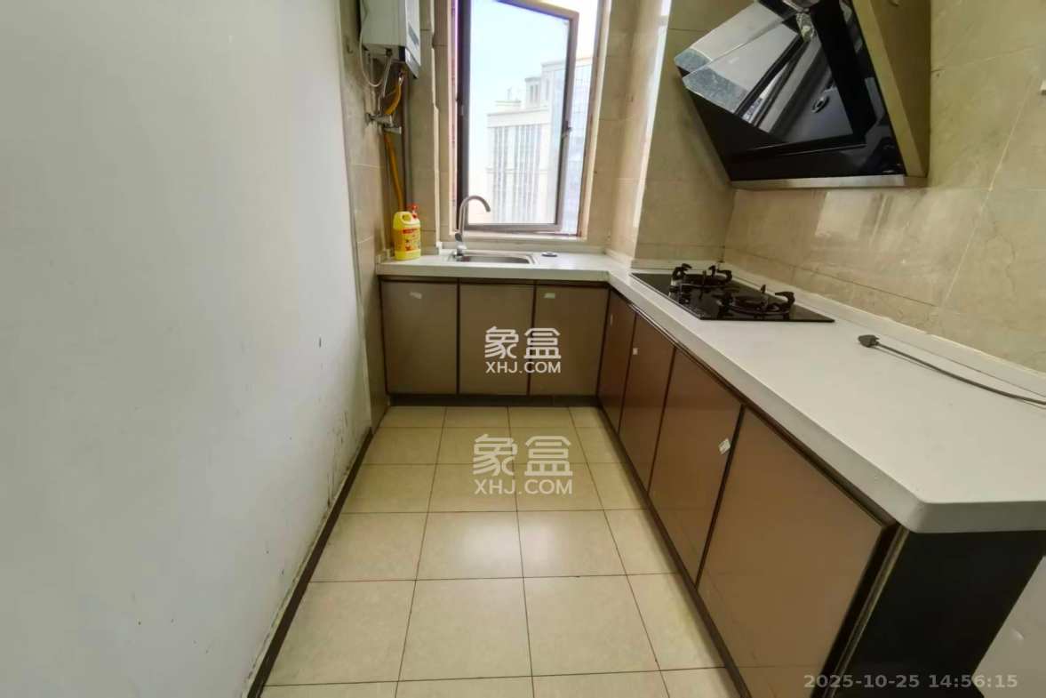 荣泰广场  4室2厅2卫    2700.0元/月 荣泰广场  4室2厅2卫    2700.0元/月室内图