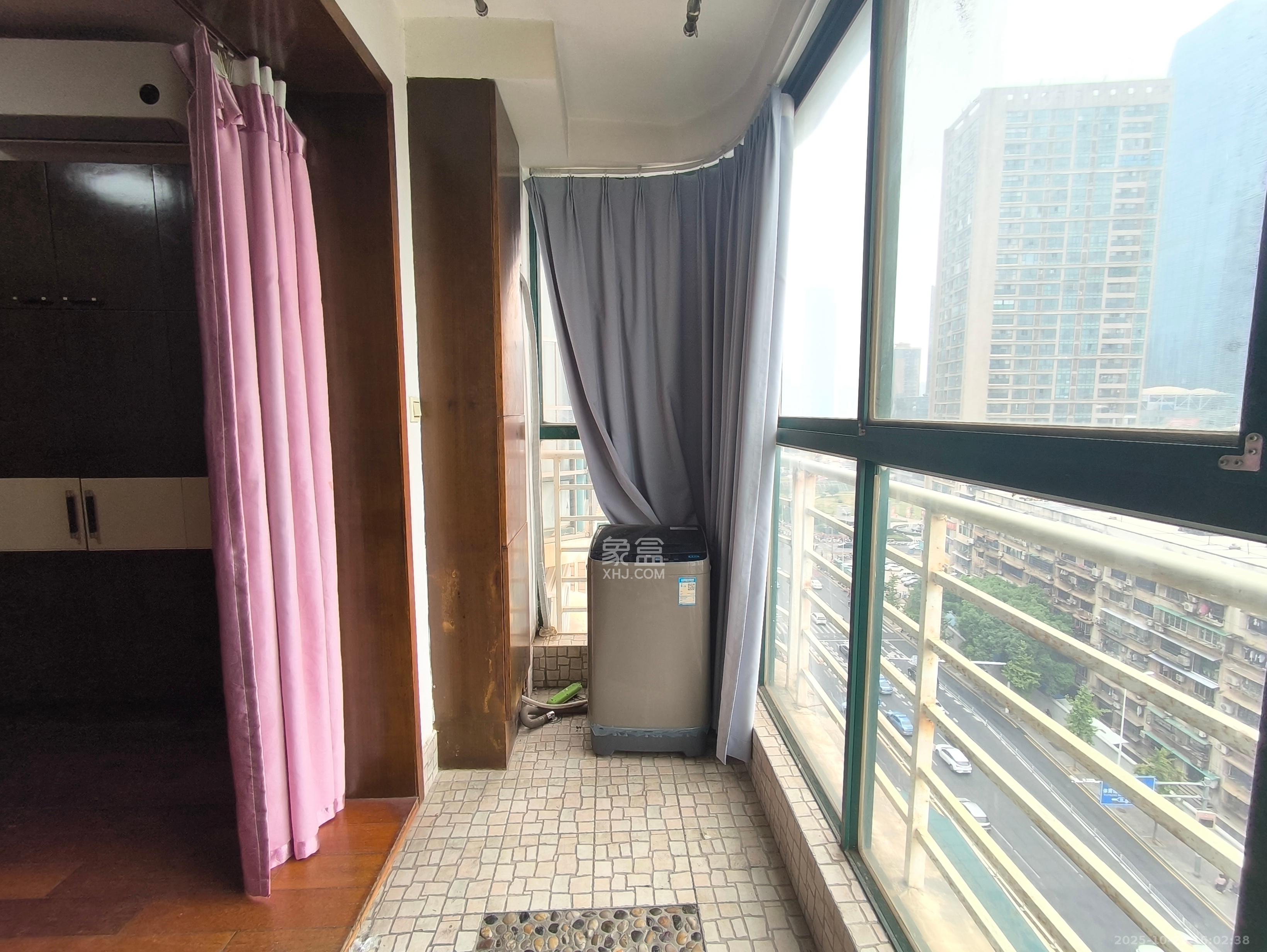 四季阳光花城  3室2厅2卫    3500.0元/月 四季阳光花城  3室2厅2卫    3500.0元/月室内图