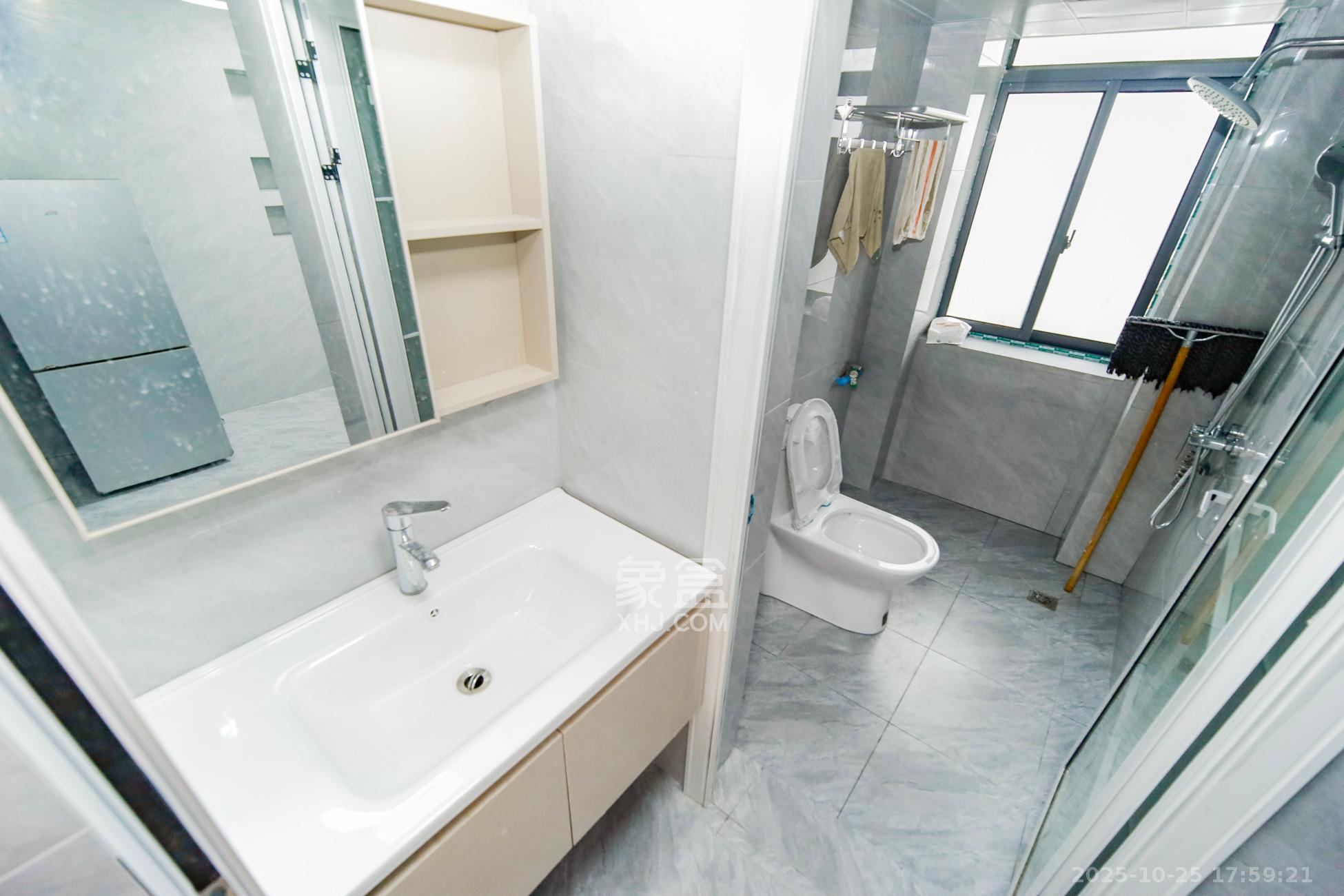 铁四院  3室2厅1卫    88.0万卫生间