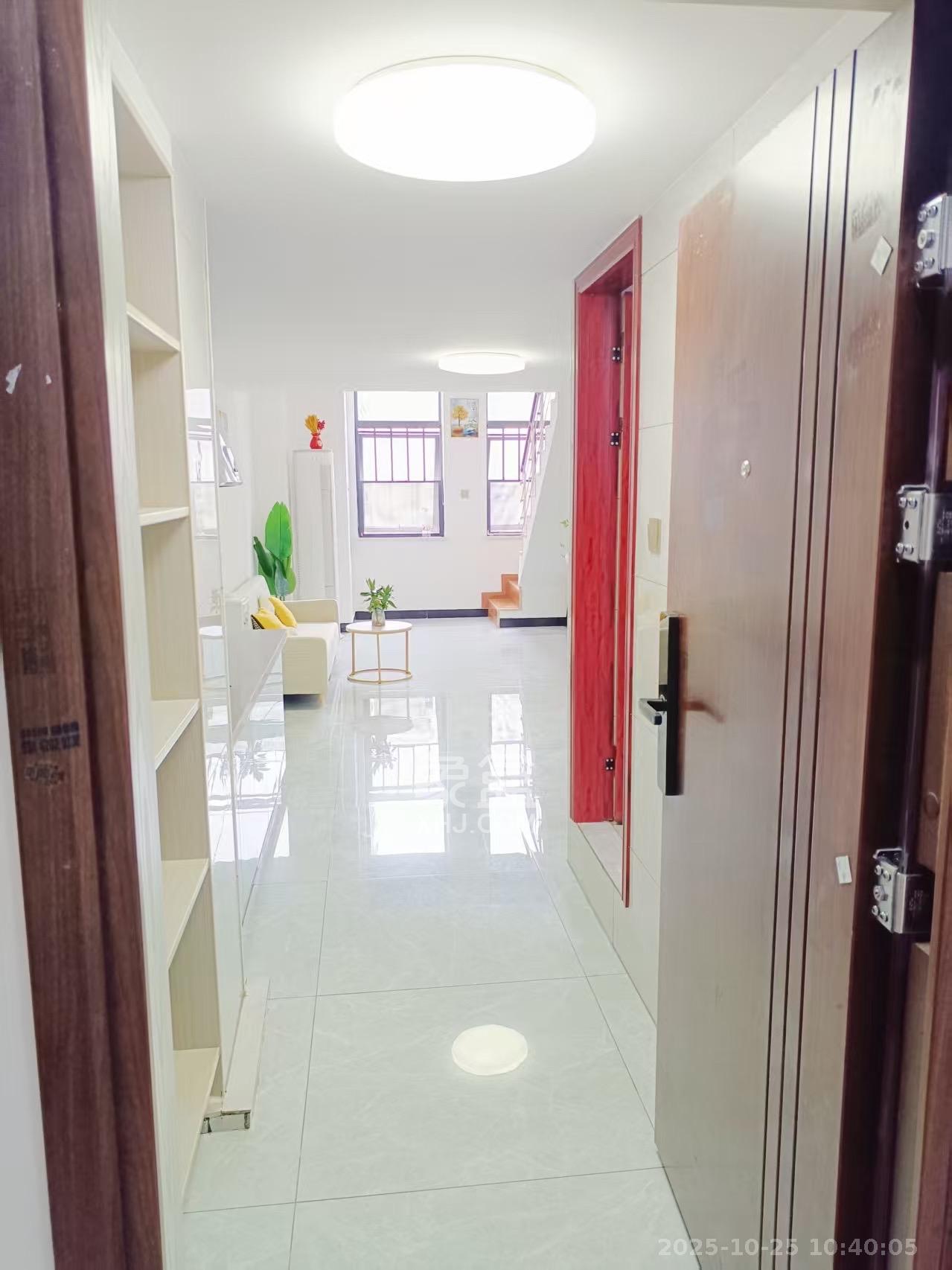 华润置地广场二期  1室1厅1卫    1690.0元/月室内图