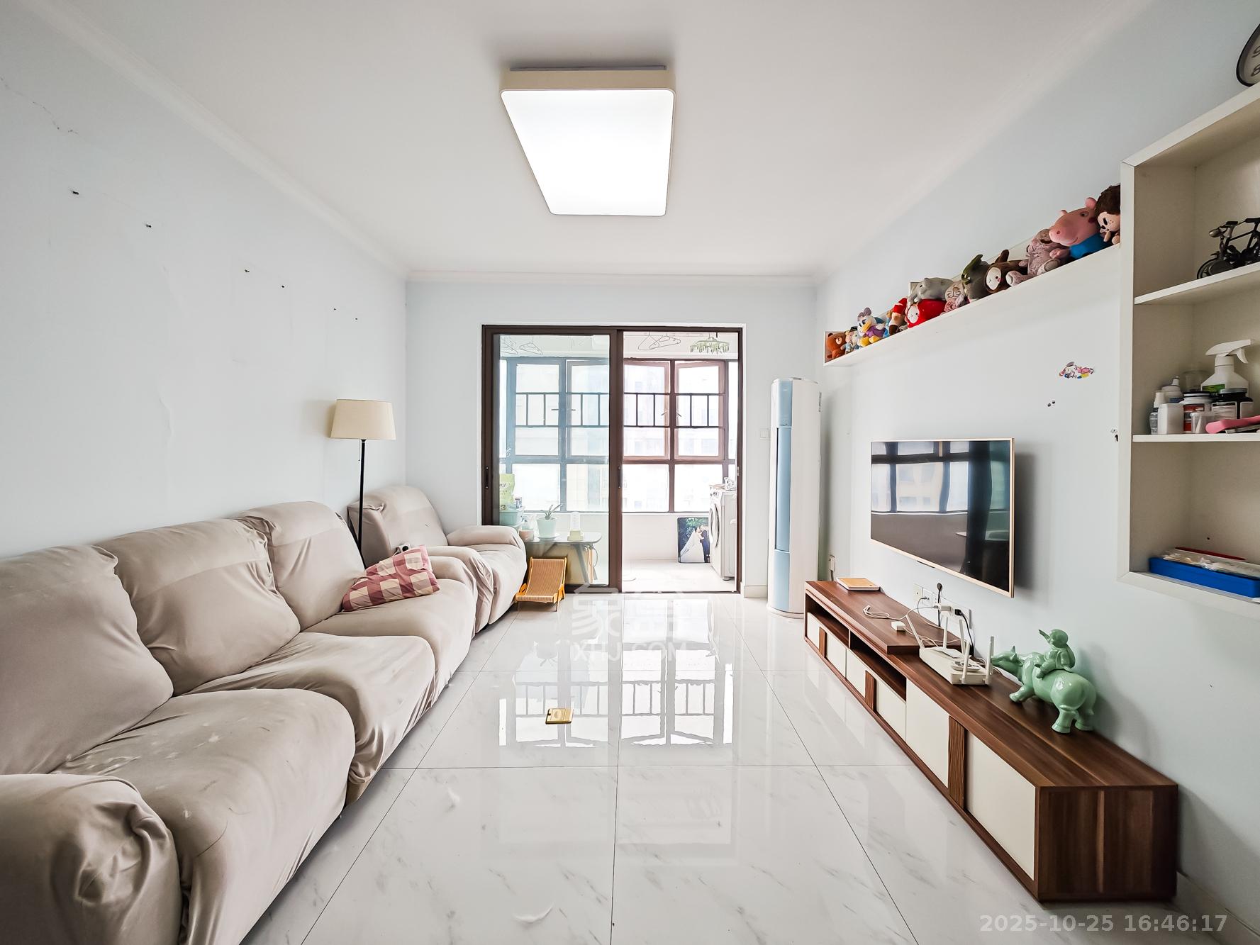 山语城三期 3室2厅1卫 69.0万 山语城三期 3室2厅1卫 69.0万客厅