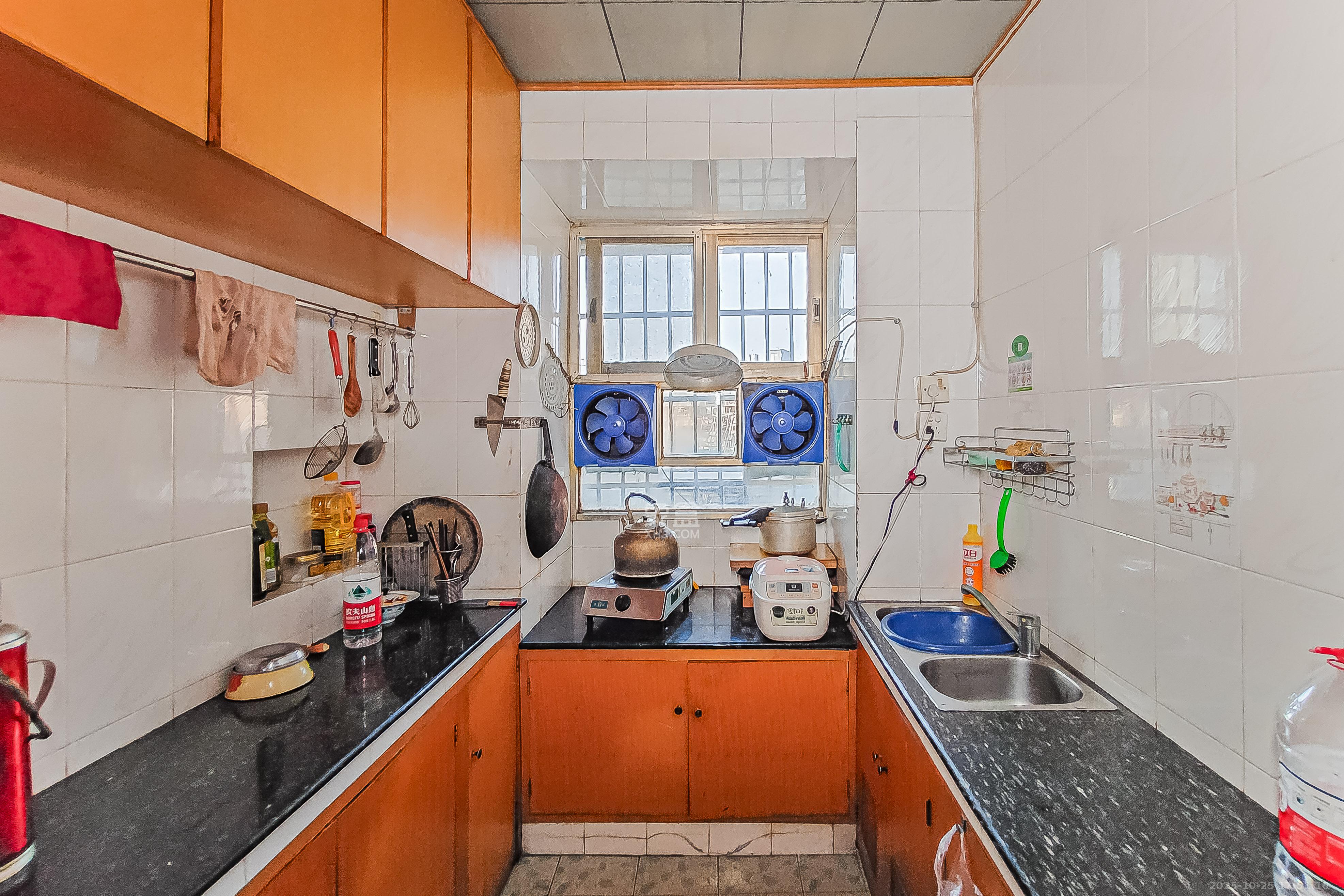 冶金厅宿舍(书院路)  3室1厅1卫    58.0万 冶金厅宿舍(书院路)  3室1厅1卫    58.0万厨房