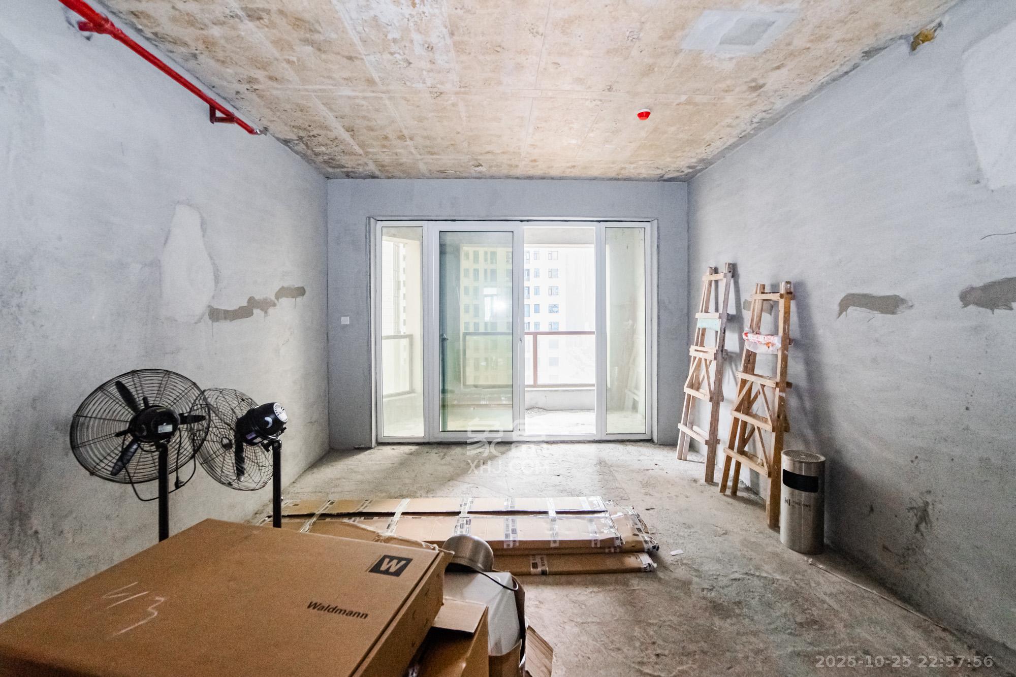 富兴时代御城  4室2厅3卫    240.0万 富兴时代御城  4室2厅3卫    240.0万客厅