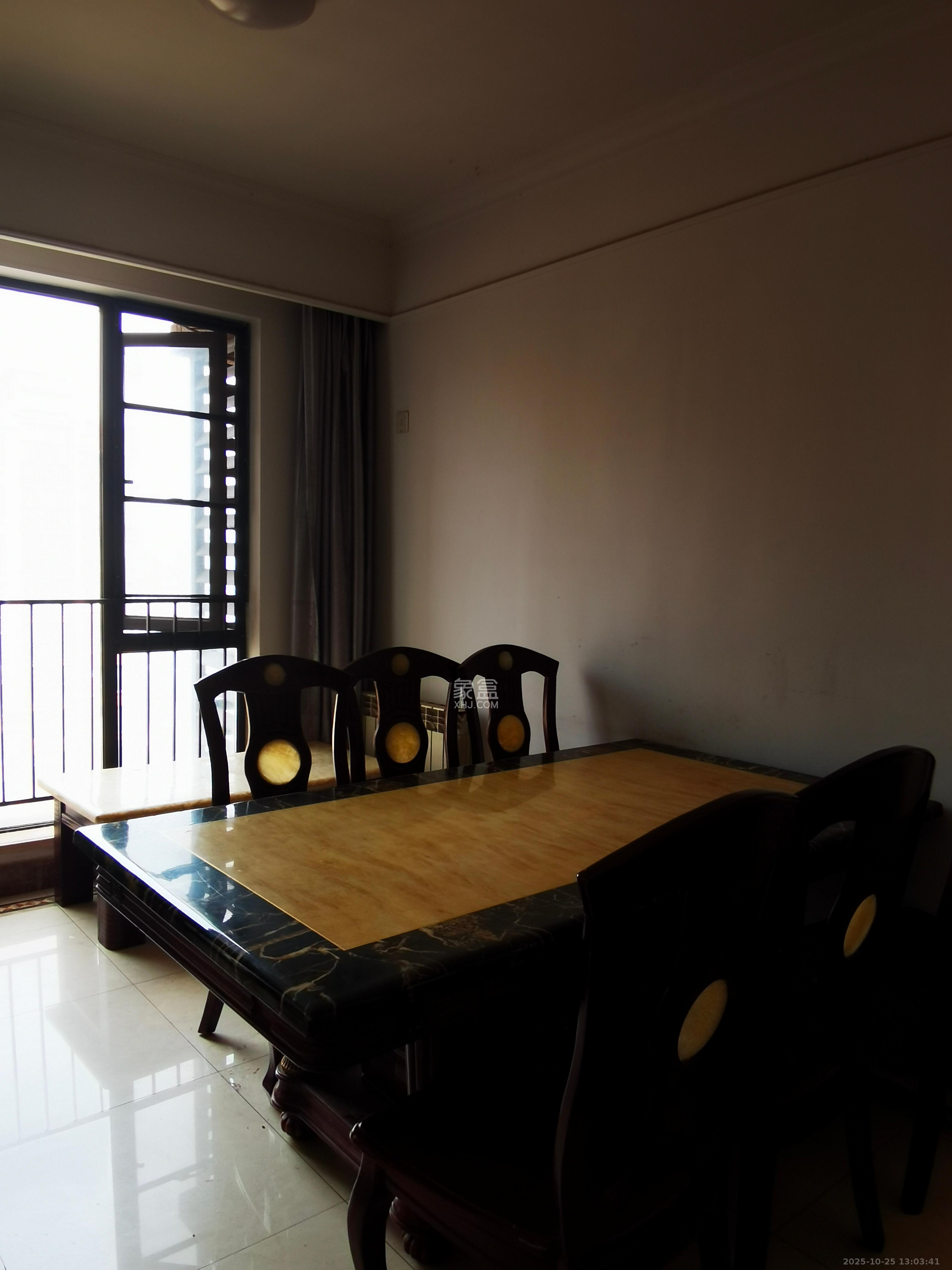 中海国际一期  4室2厅2卫    2500.0元/月室内图