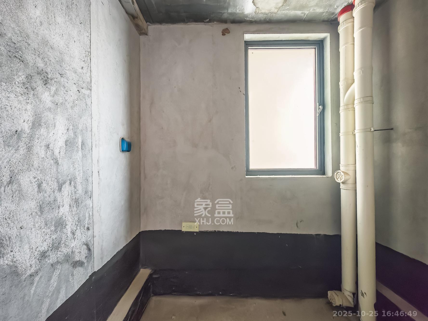 秀峰一品  3室2厅2卫    110.8万卫生间