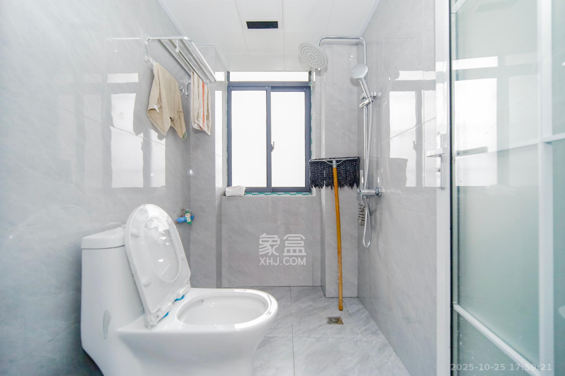 铁四院  3室2厅1卫    88.0万卫生间