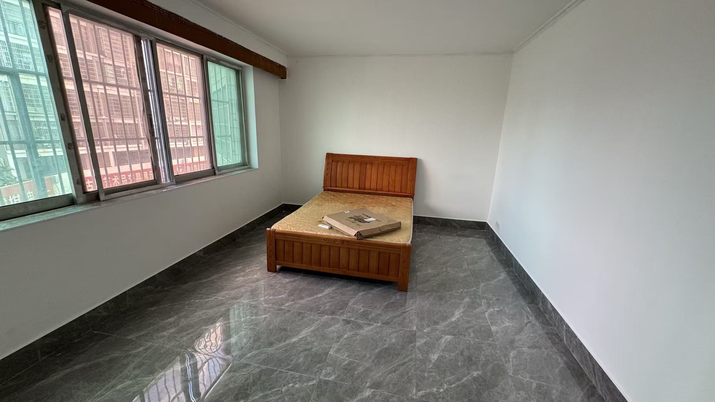 首力大厦  3室2厅2卫    2500.0元/月室内图