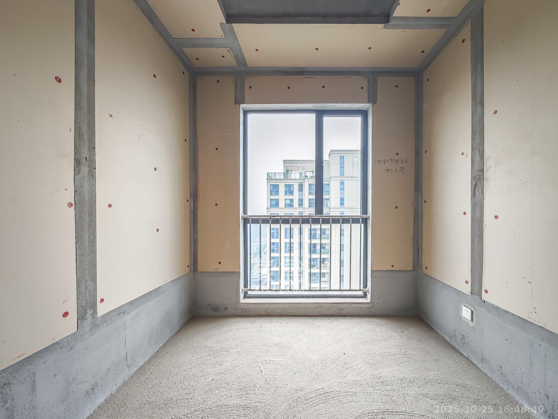 秀峰一品  3室2厅2卫    110.8万卧室