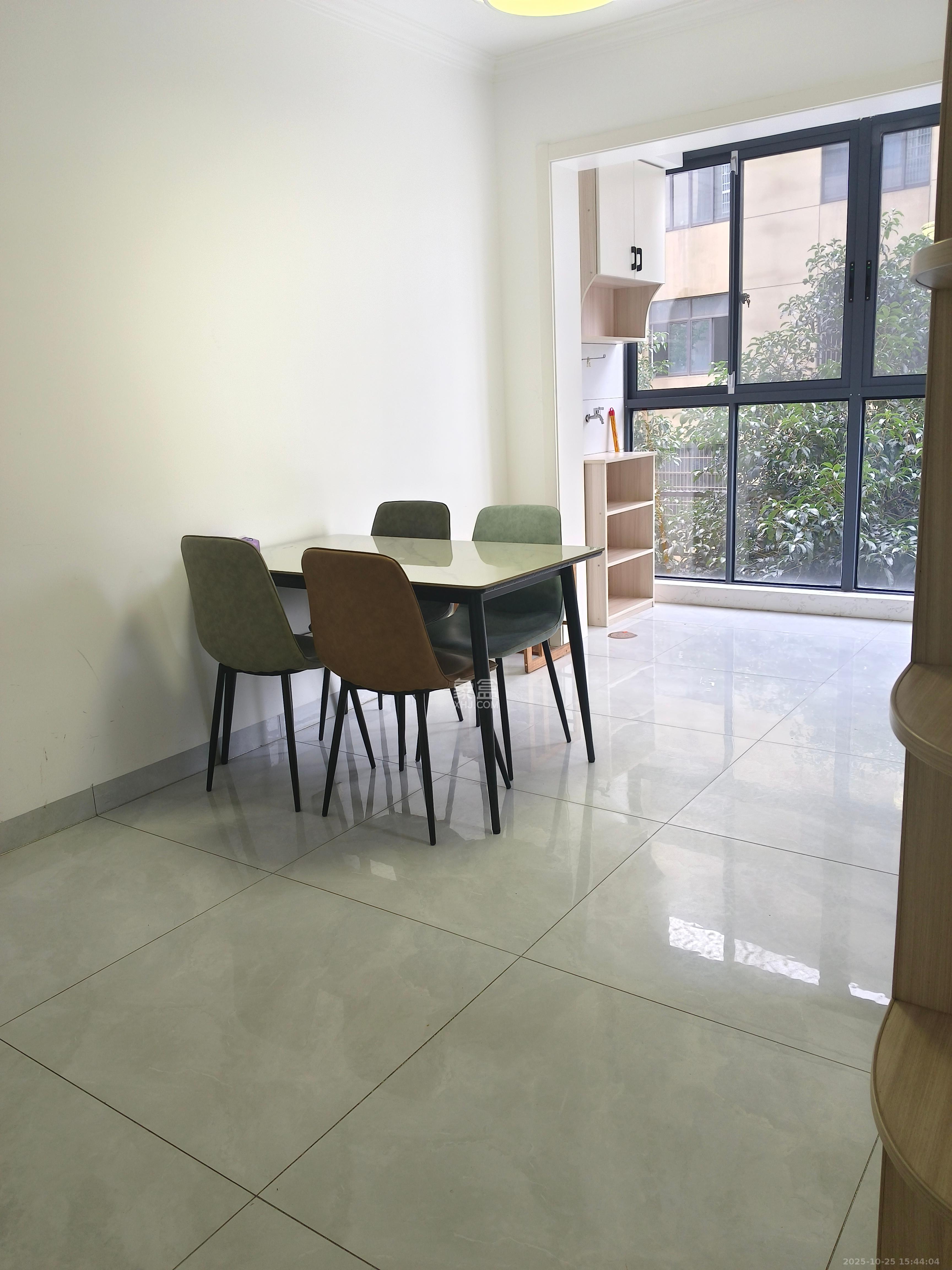 朝正美苑 3室2厅2卫 2600.0元/月 朝正美苑 3室2厅2卫 2600.0元/月室内图