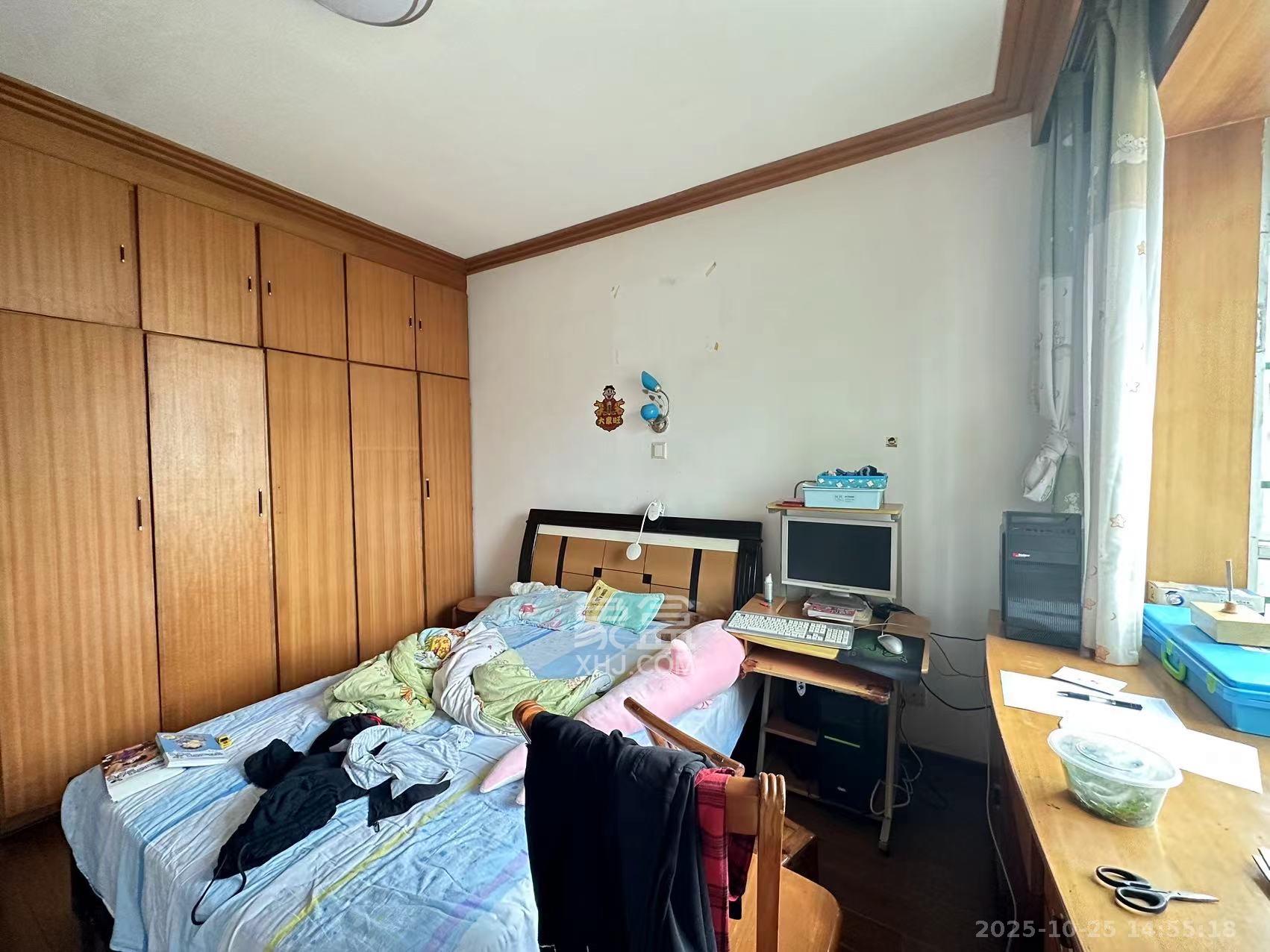 中南汽车世界  3室2厅2卫    1250.0元/月室内图