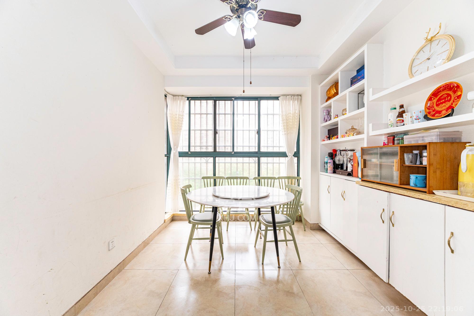 筑梦佳园 4室2厅2卫 79.8万 筑梦佳园 4室2厅2卫 79.8万客厅