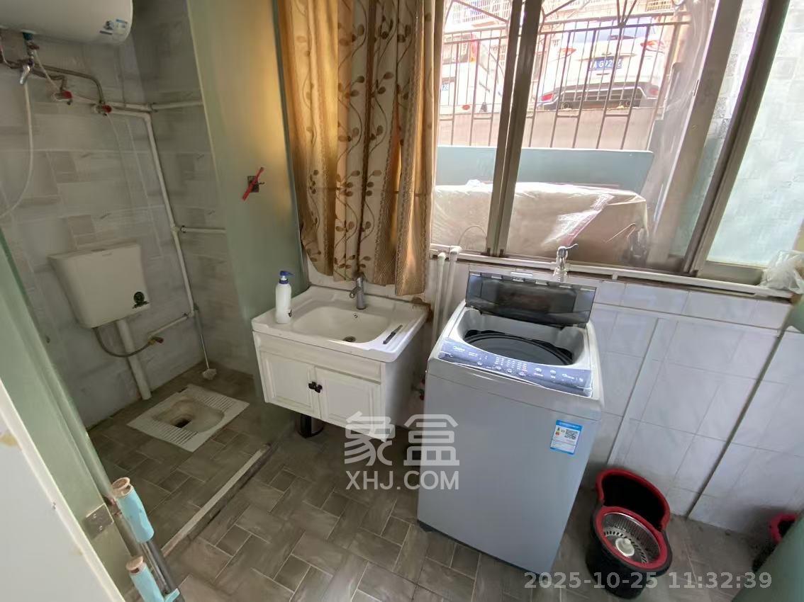 长岭水电八局宿舍  1室1厅1卫    1000.0元/月室内图