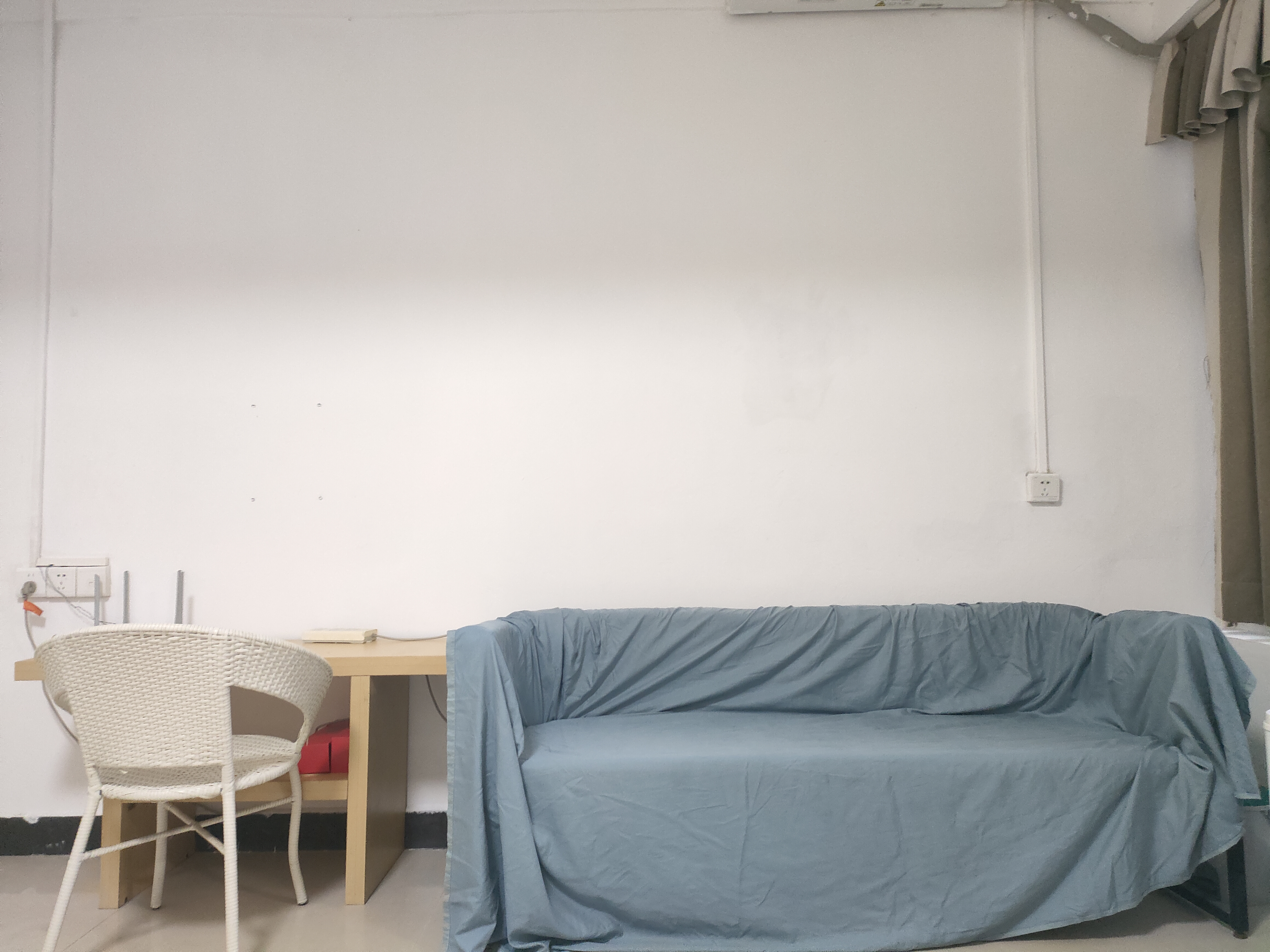 华新商业大厦  1室0厅1卫    1100.0元/月