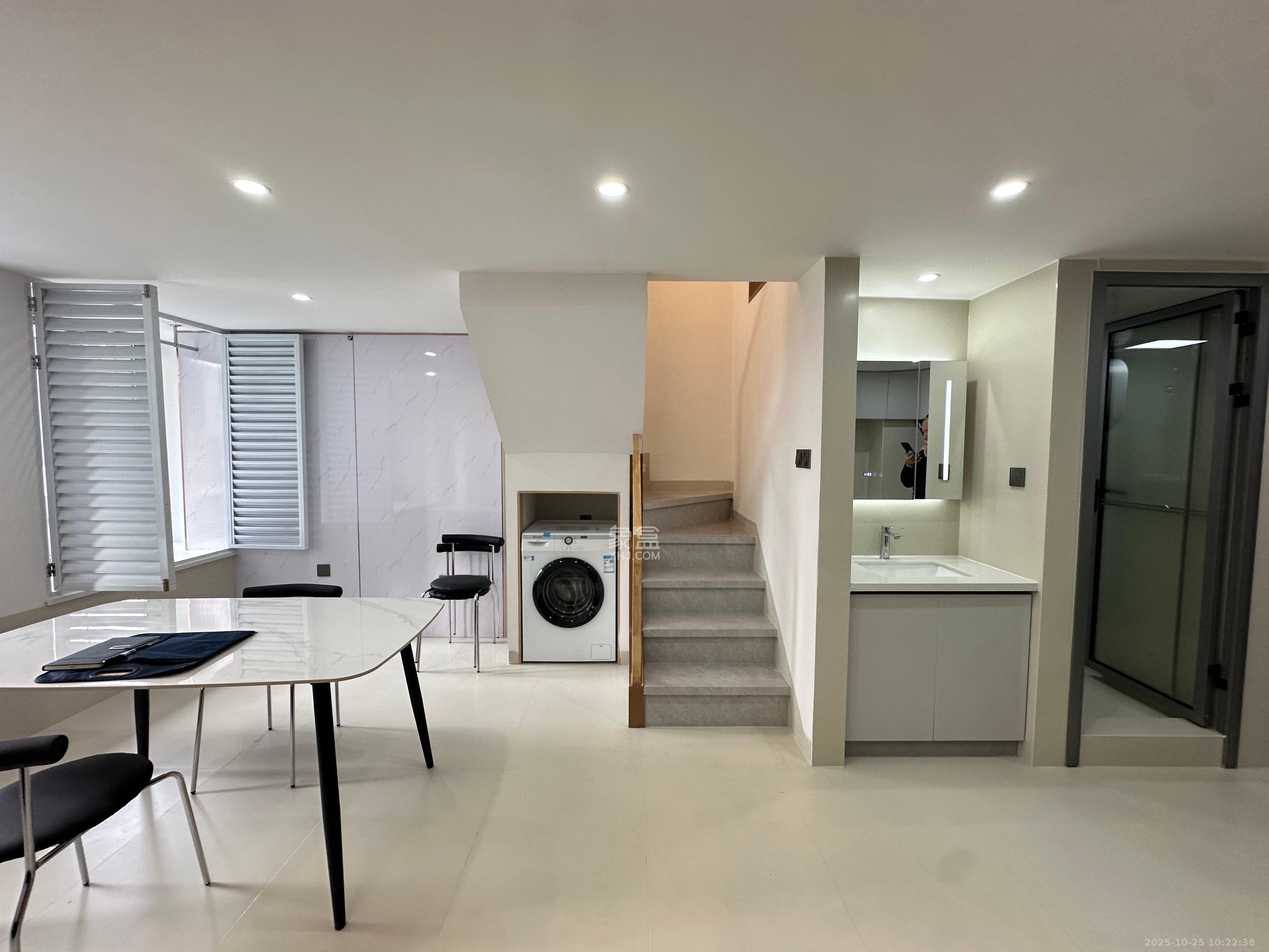 保利中环广场(保利中悦苑)  2室1厅1卫    2600.0元/月 保利中环广场(保利中悦苑)  2室1厅1卫    2600.0元/月室内图