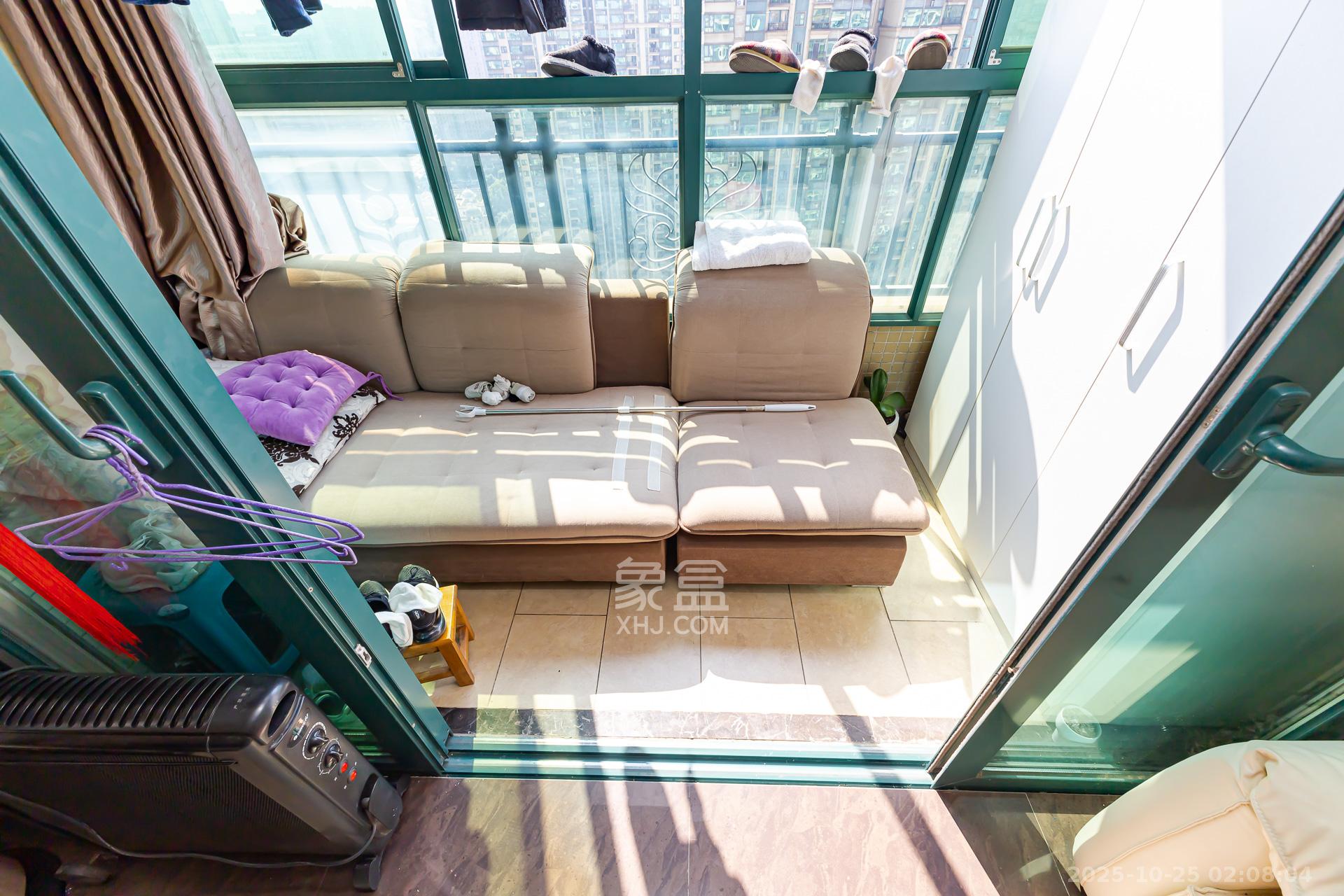 恒大名都  2室2厅1卫    48.0万阳台