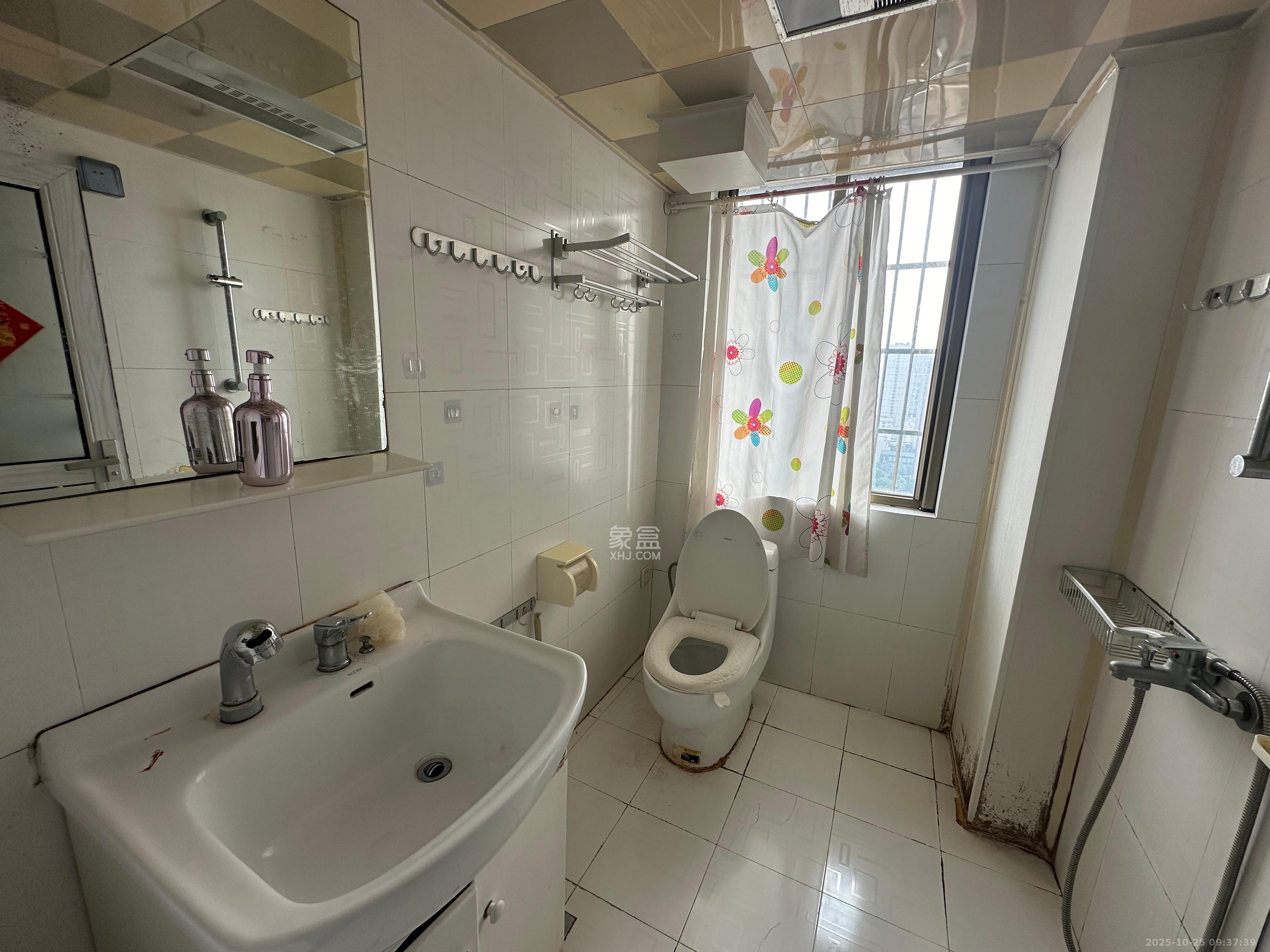 香颂国际  2室1厅1卫    1800.0元/月 香颂国际  2室1厅1卫    1800.0元/月室内图