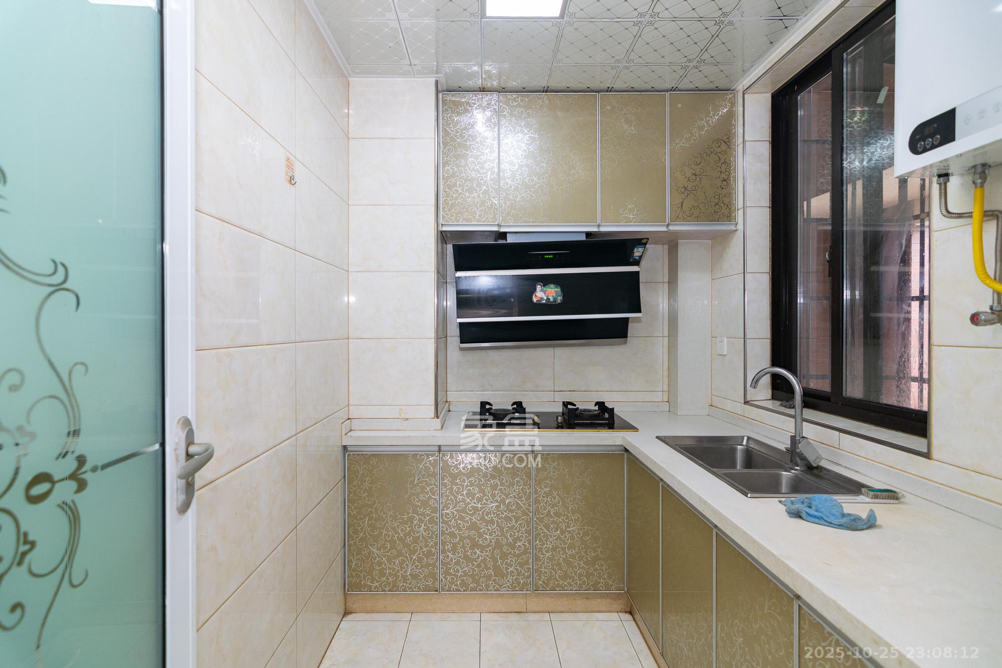 新城国际花都 3室2厅1卫 50.0万 新城国际花都 3室2厅1卫 50.0万厨房