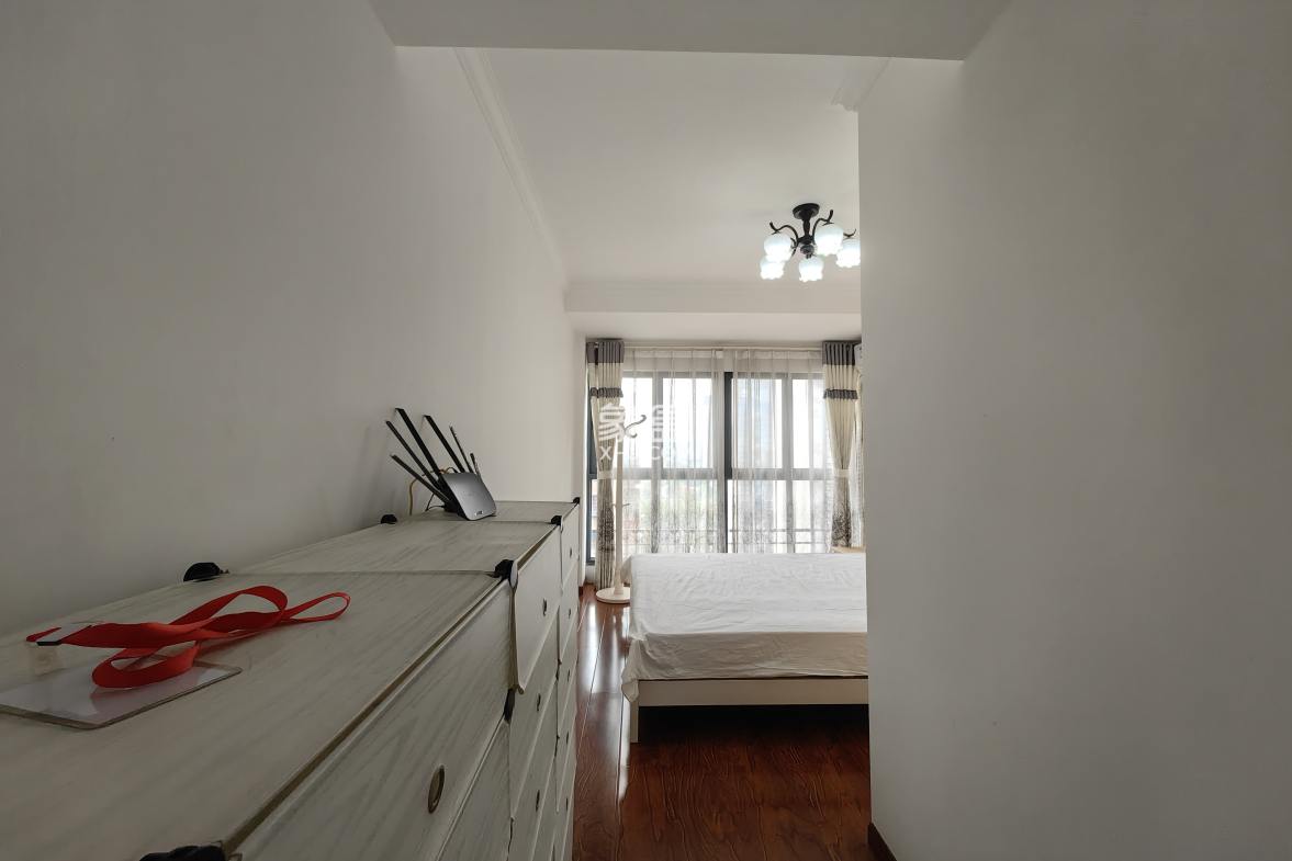 锦绣边城  4室2厅2卫    75.0万 锦绣边城  4室2厅2卫    75.0万客厅