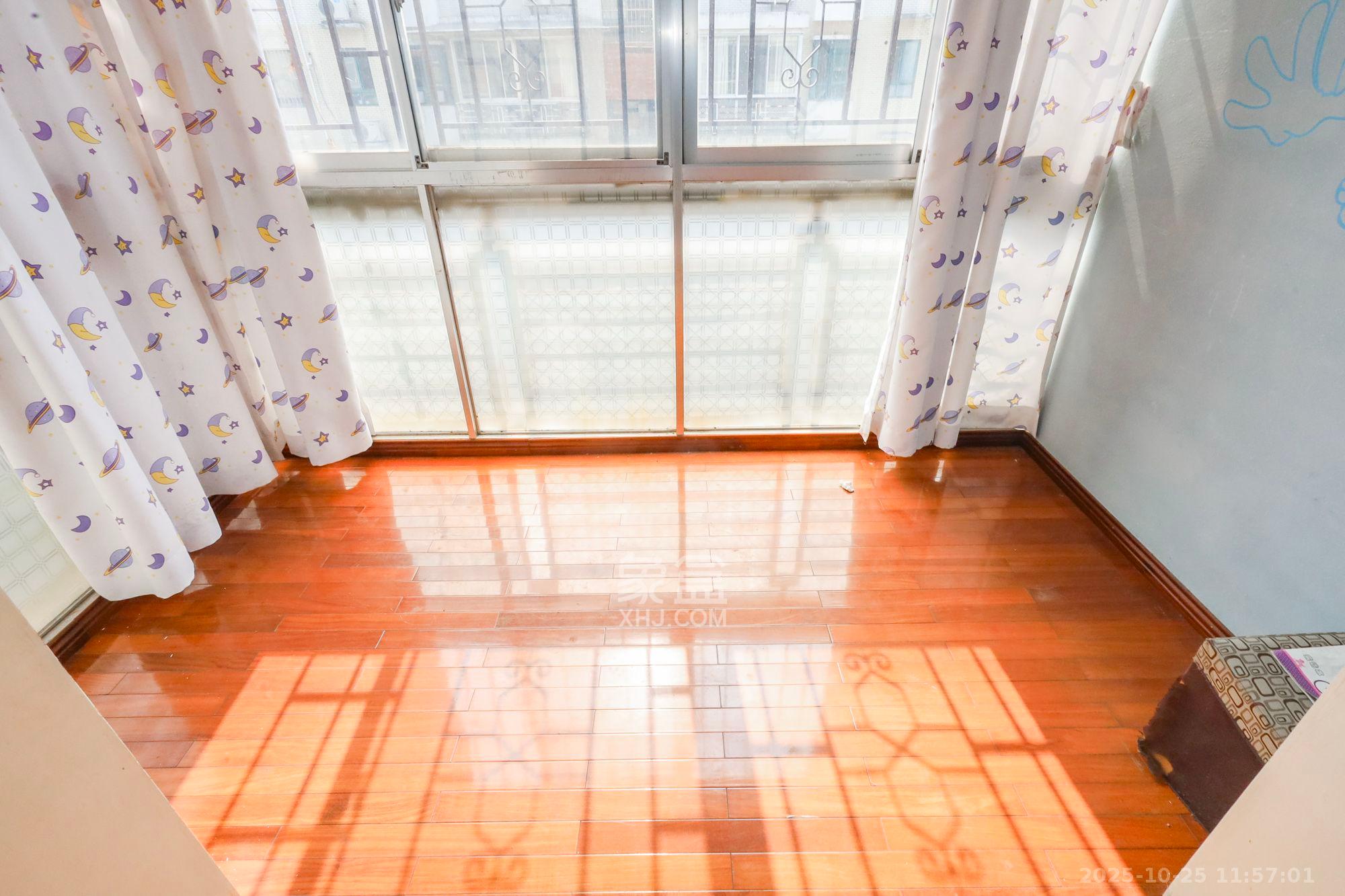 西江庭院（盐业集团宿舍）  4室2厅2卫    3700.0元/月室内图